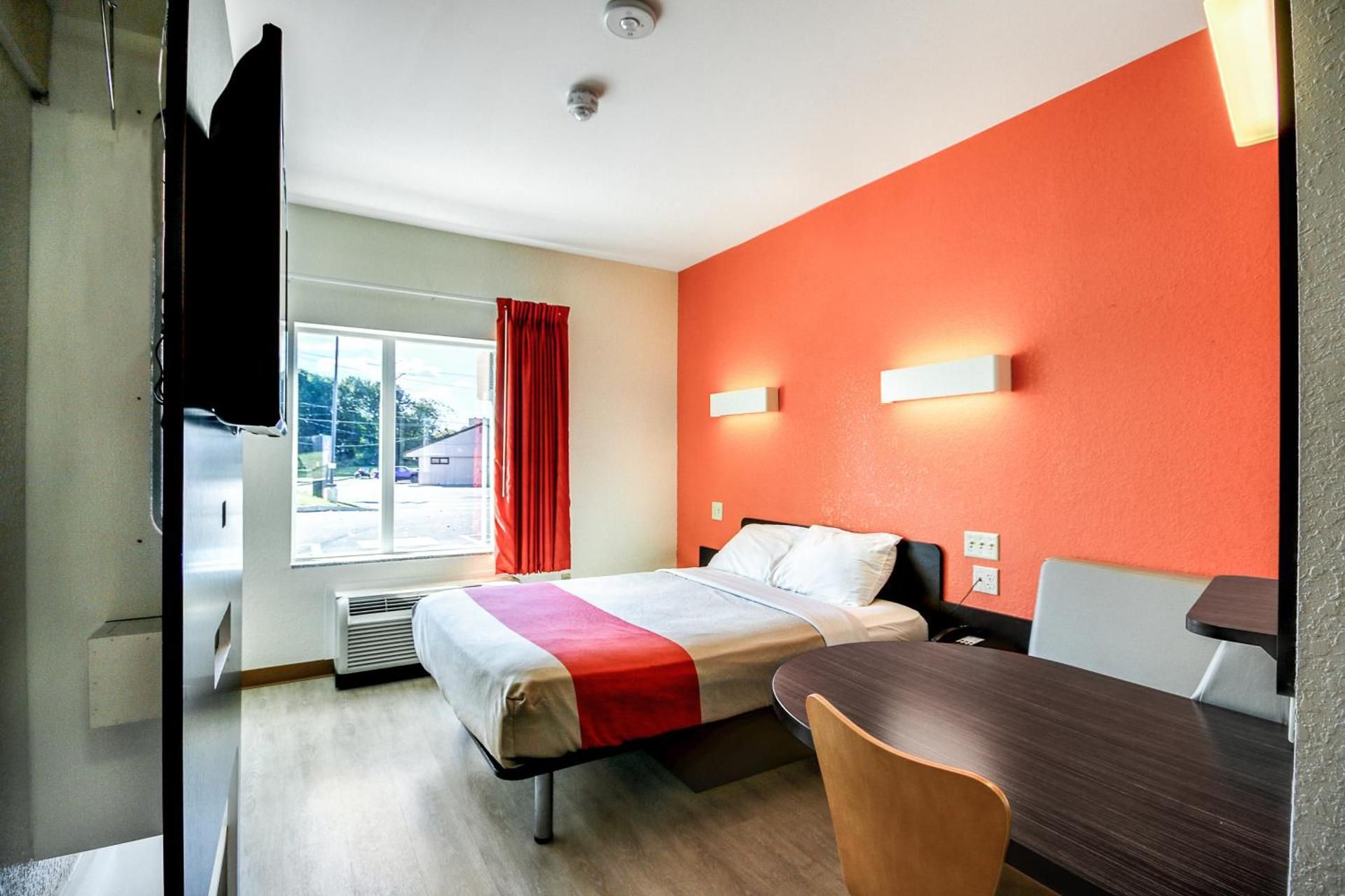 1 Queen Bed | Non-Smoking, Micfridge