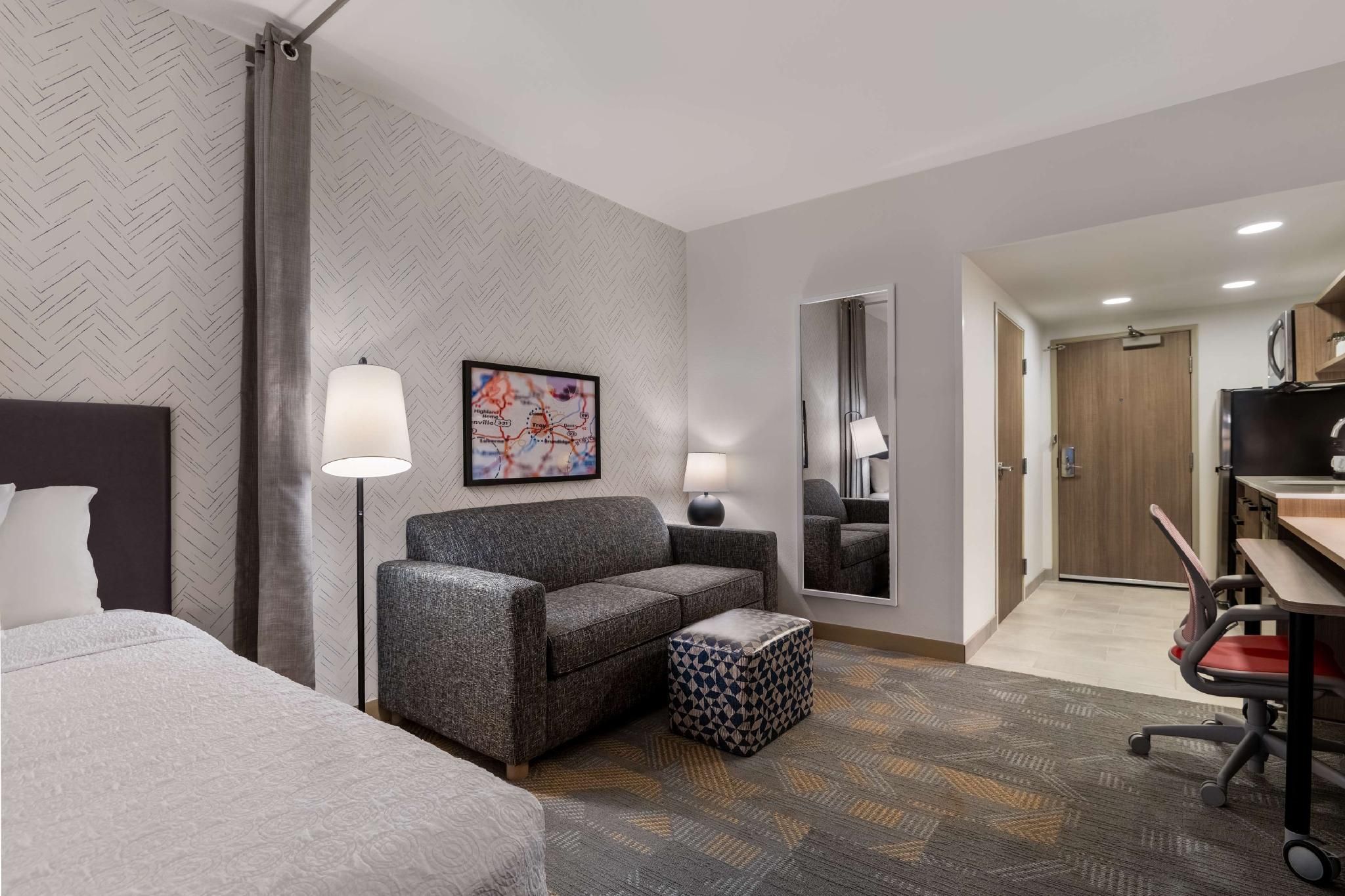 1 King Hearing Accessible 1 Bedroom Suite