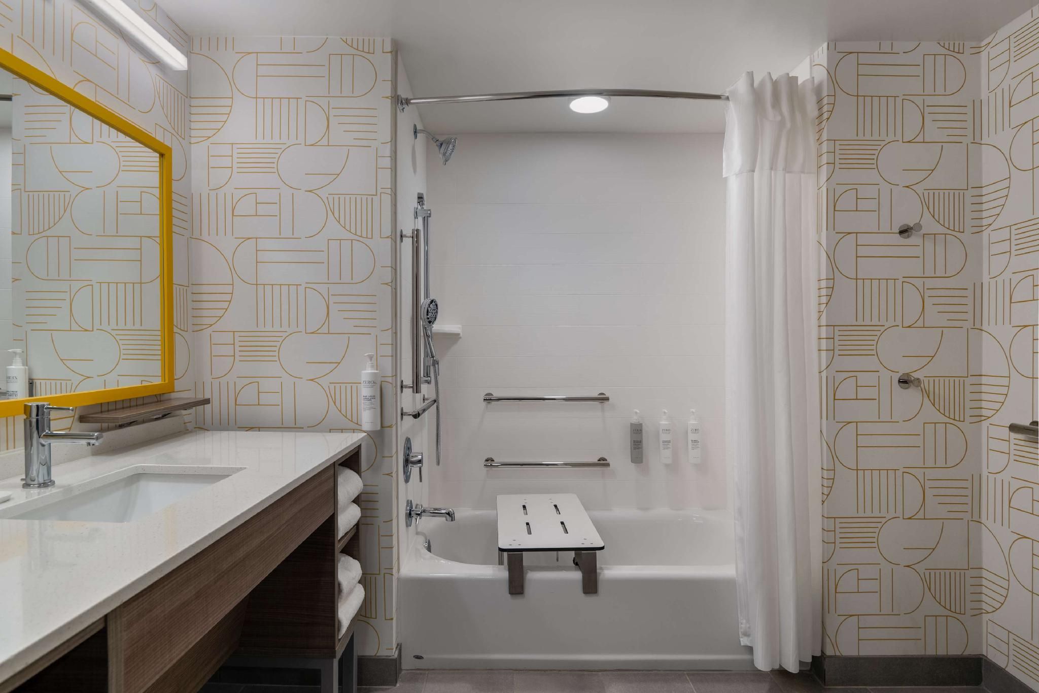 1 King Accessible Bathtub 1 Bedroom Suite