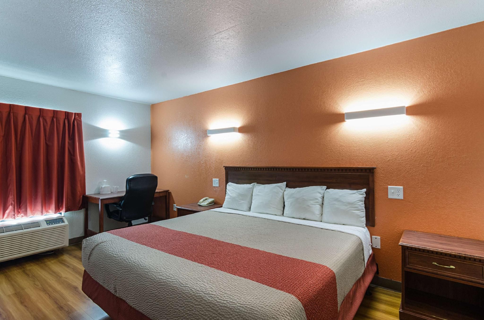 1 KING BED | MOBILITY ACCESSIBLE TUB, NSMK