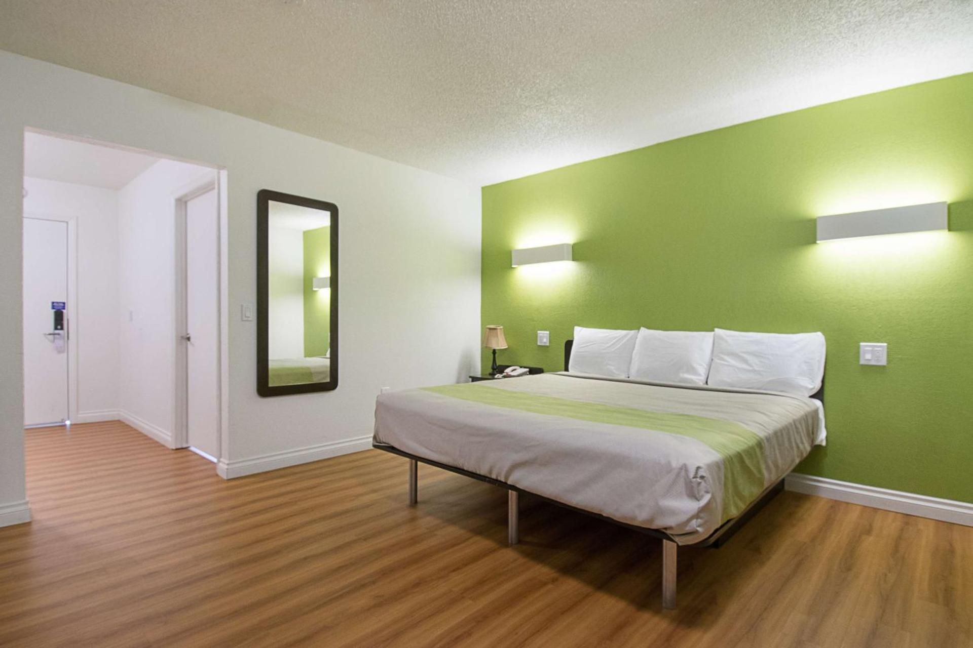 King Room - Non-Smoking