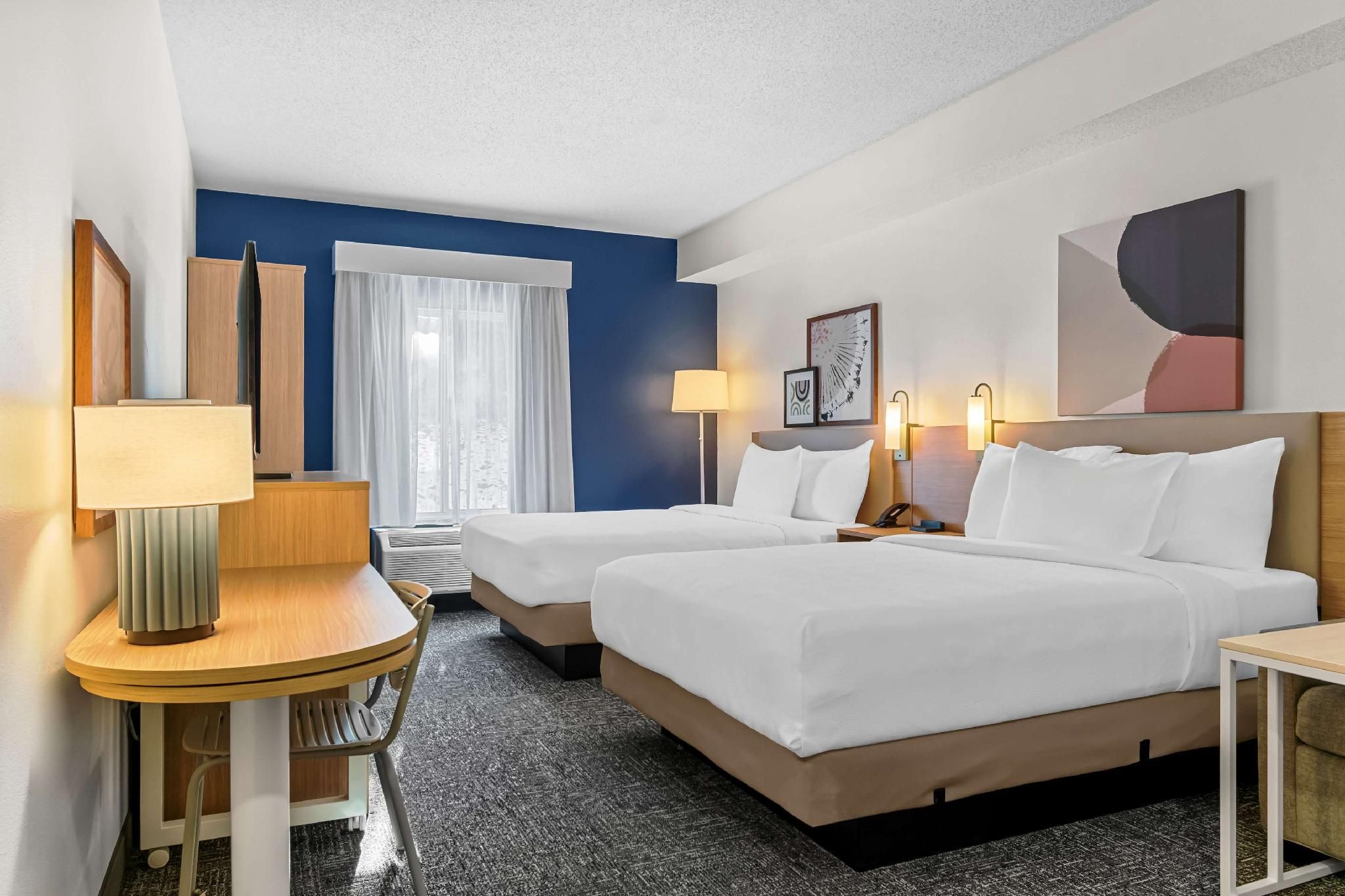 Spark by Hilton Hershey Near the Park 2 QUEEN BEDS WITH SOFABED 2