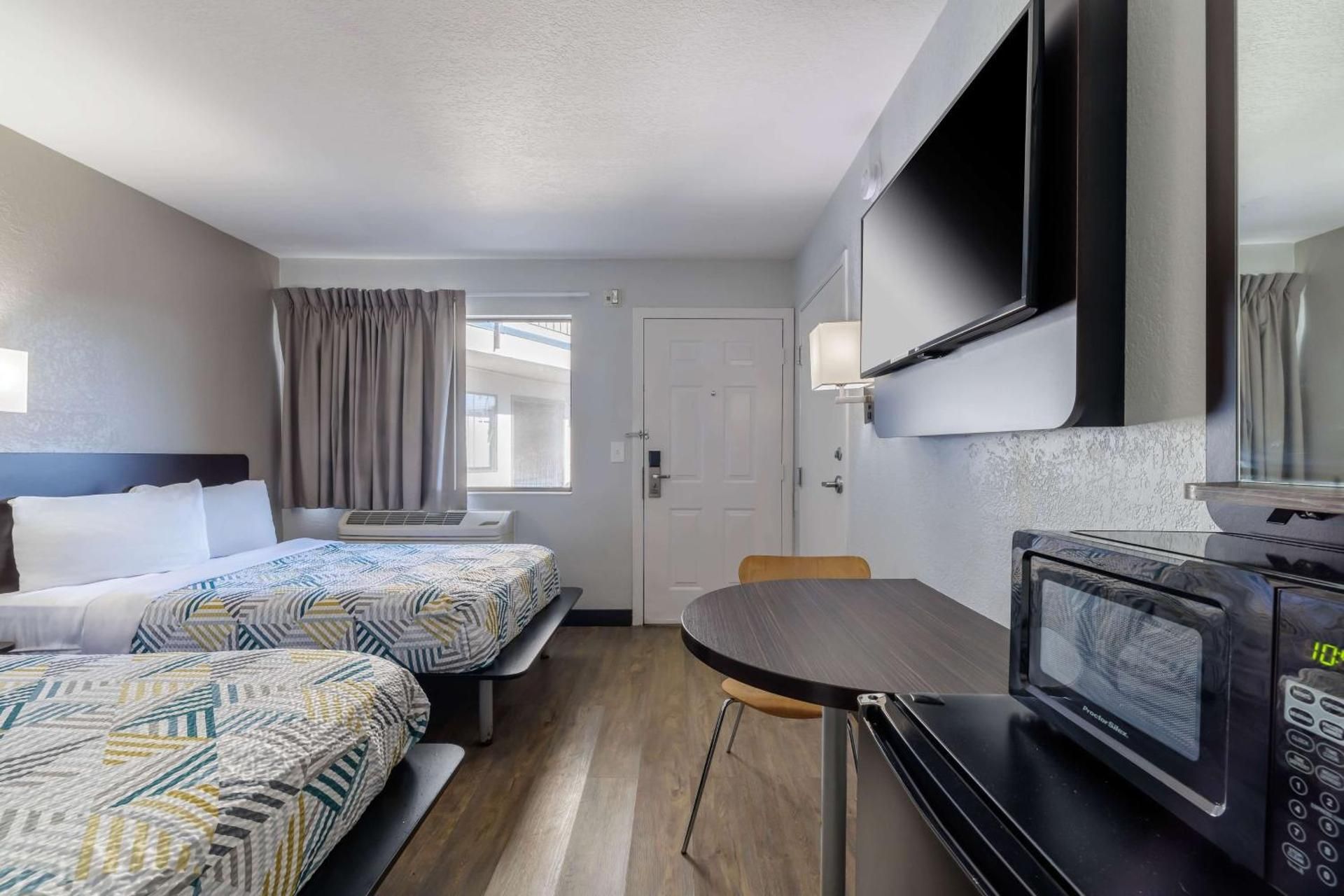 Double Room with Roll-In Shower - Mobility/Hearing Accessible