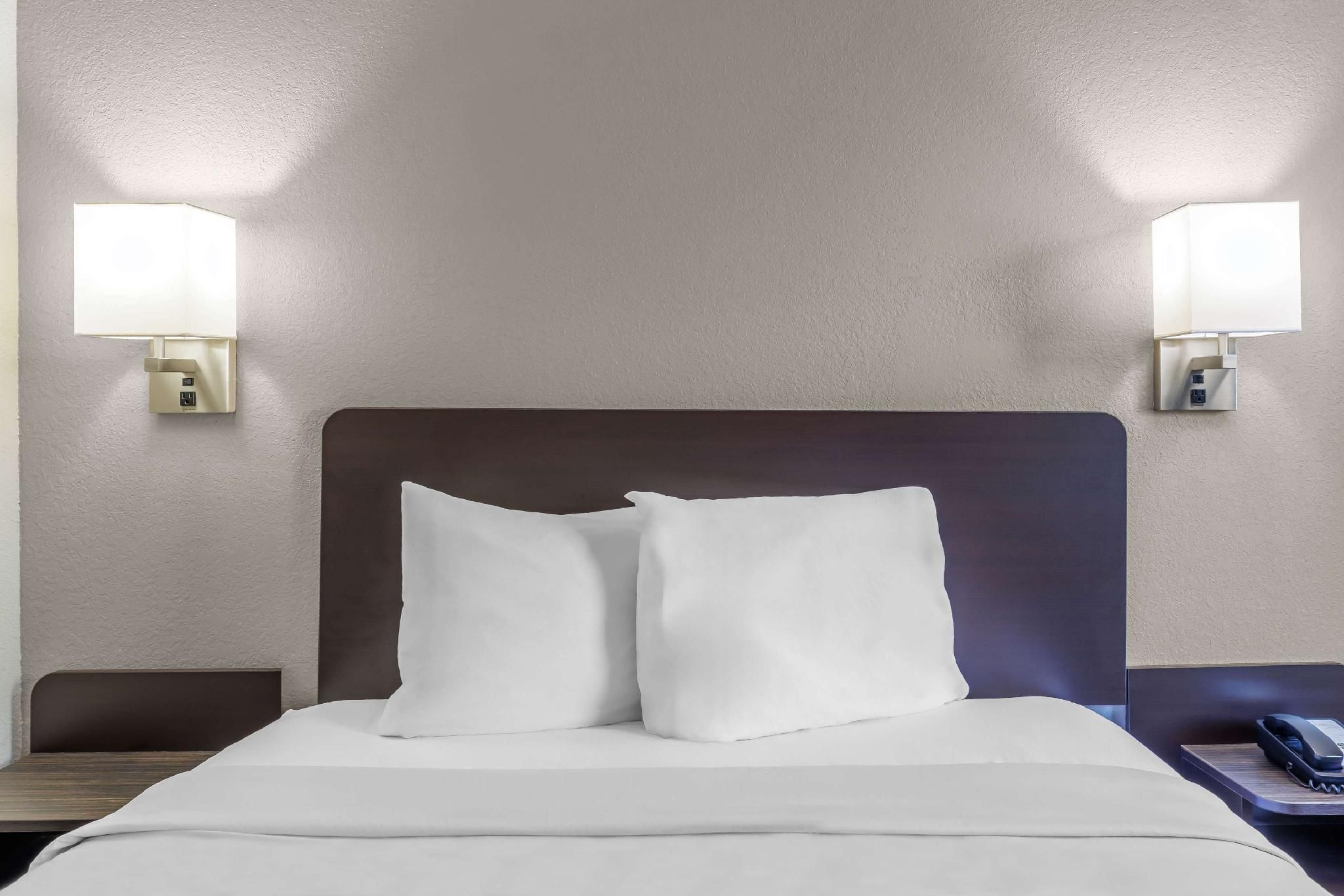 1 Full Bed | ADA/RI Shower/Hearing Impaired