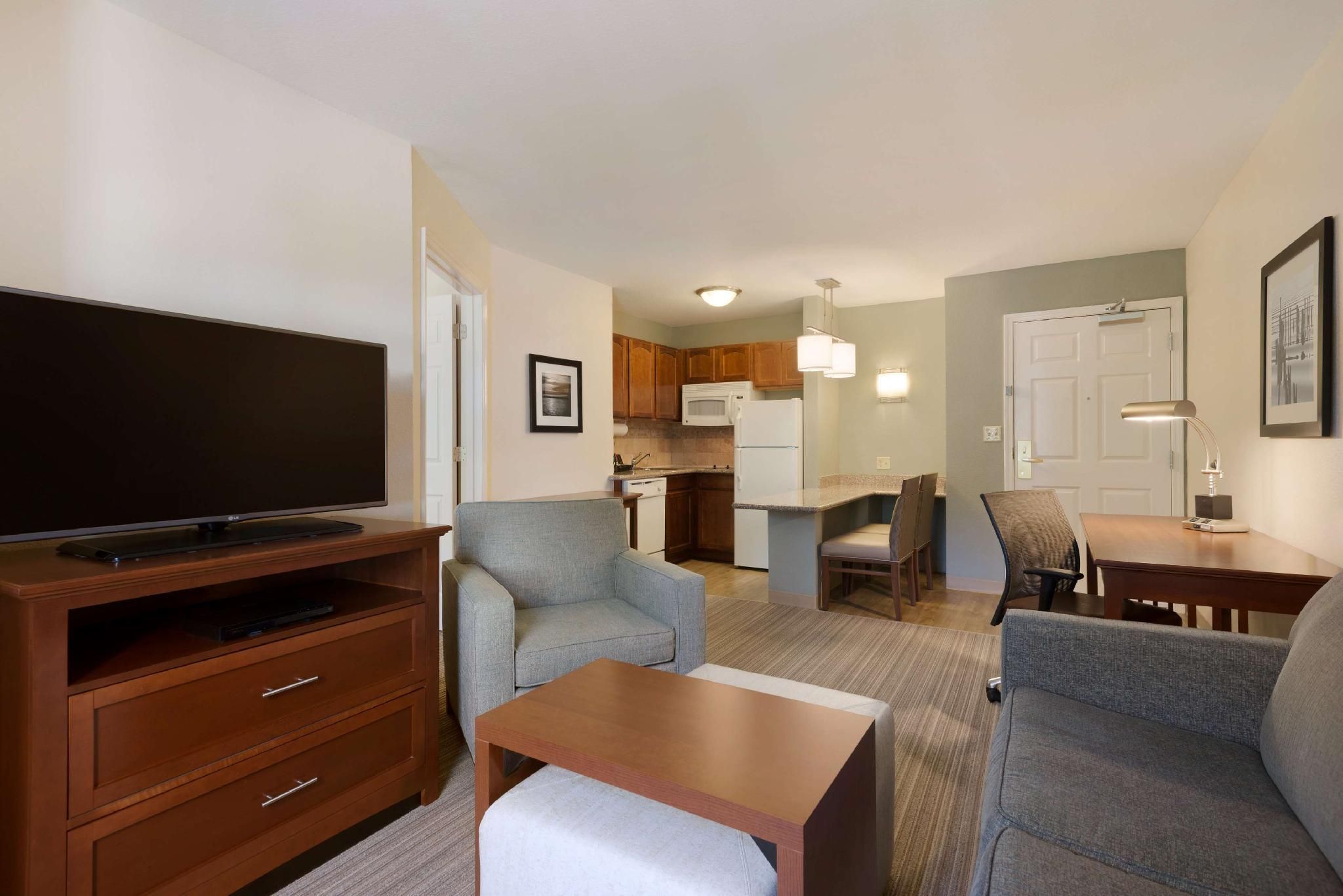 1 KING BED 1 BEDROOM SUITE NONSMOKING