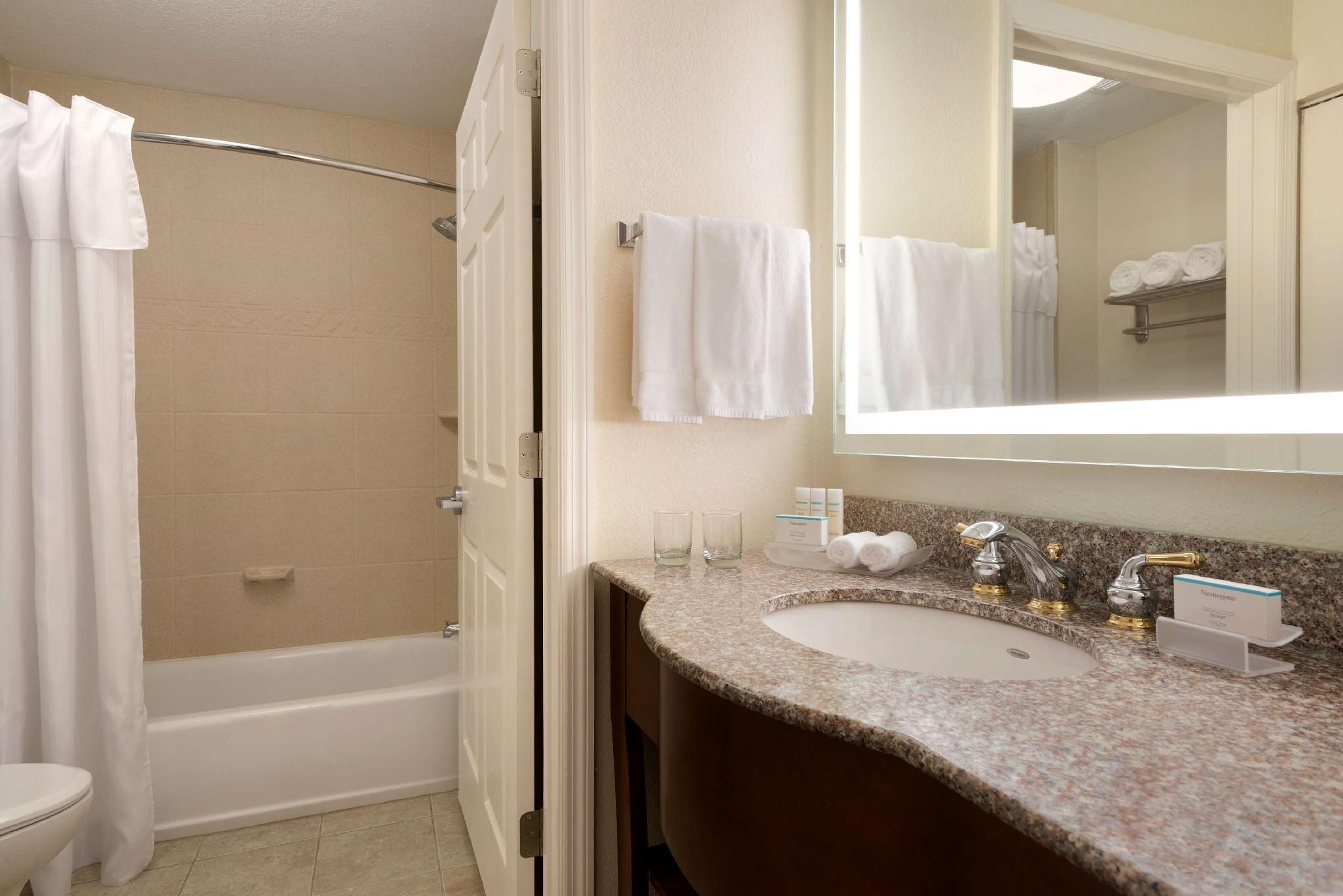 2 Queen Hearing Accessible Suite Nonsmoking