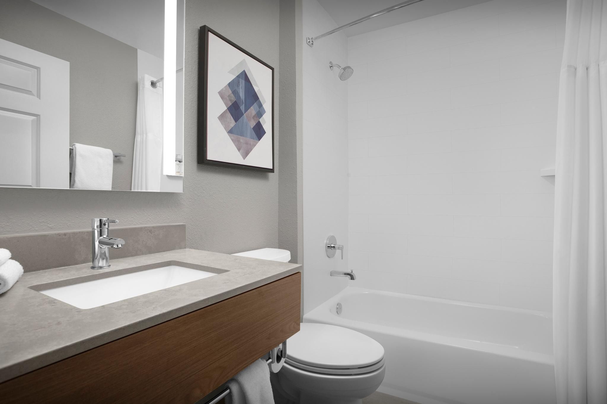 1 Queen Studio Suite