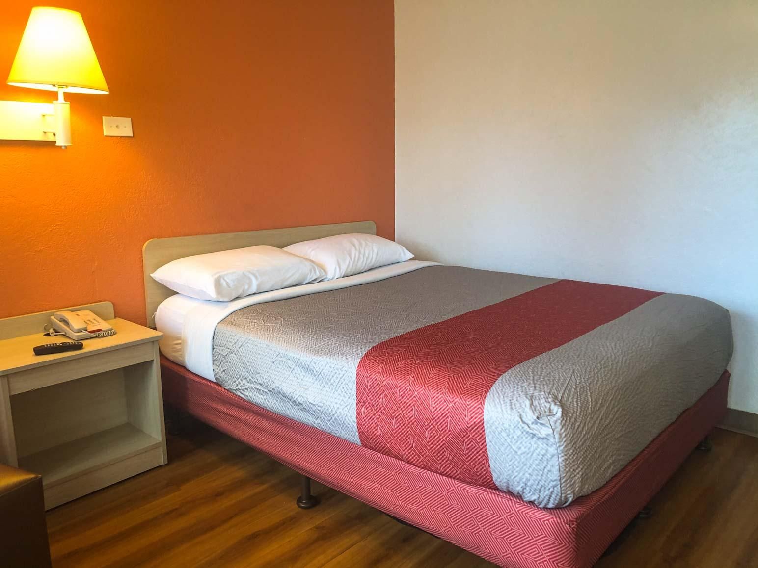 1 Full Bed| ADA/Tub