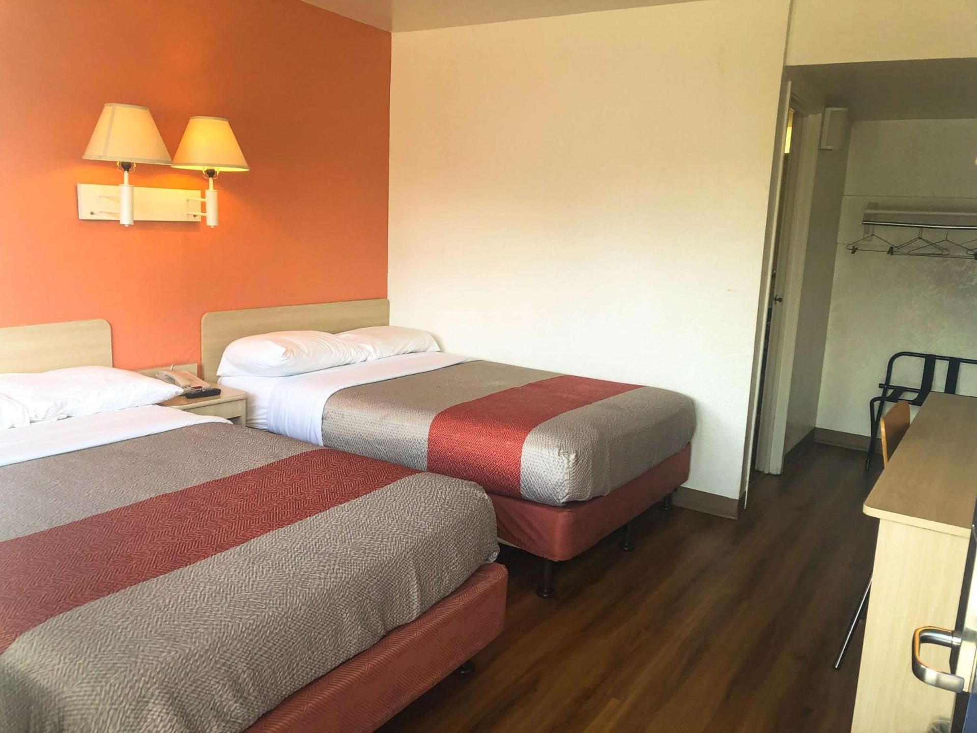 1 Full Bed