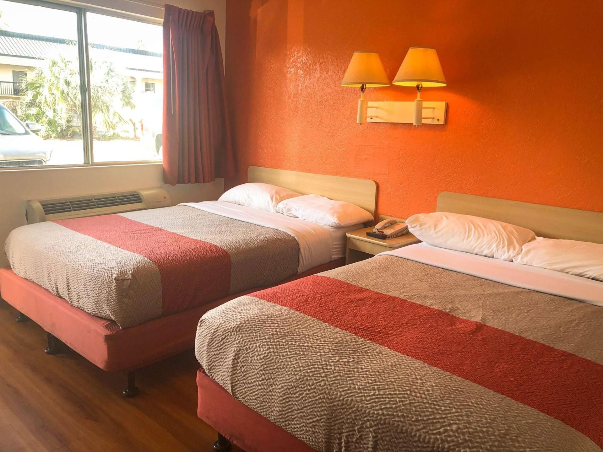 1 Full Bed