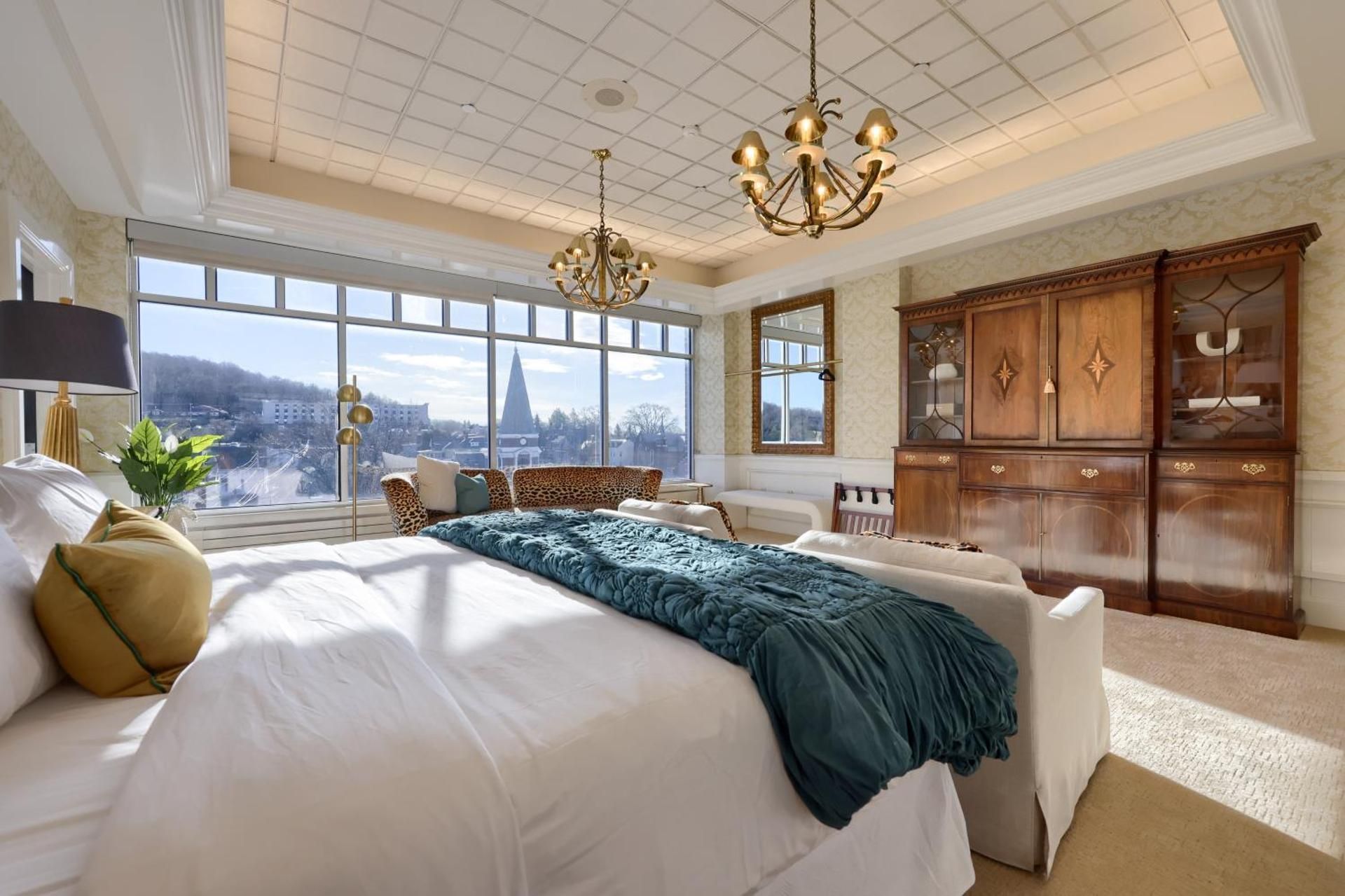 Studio Apartment with King Bed