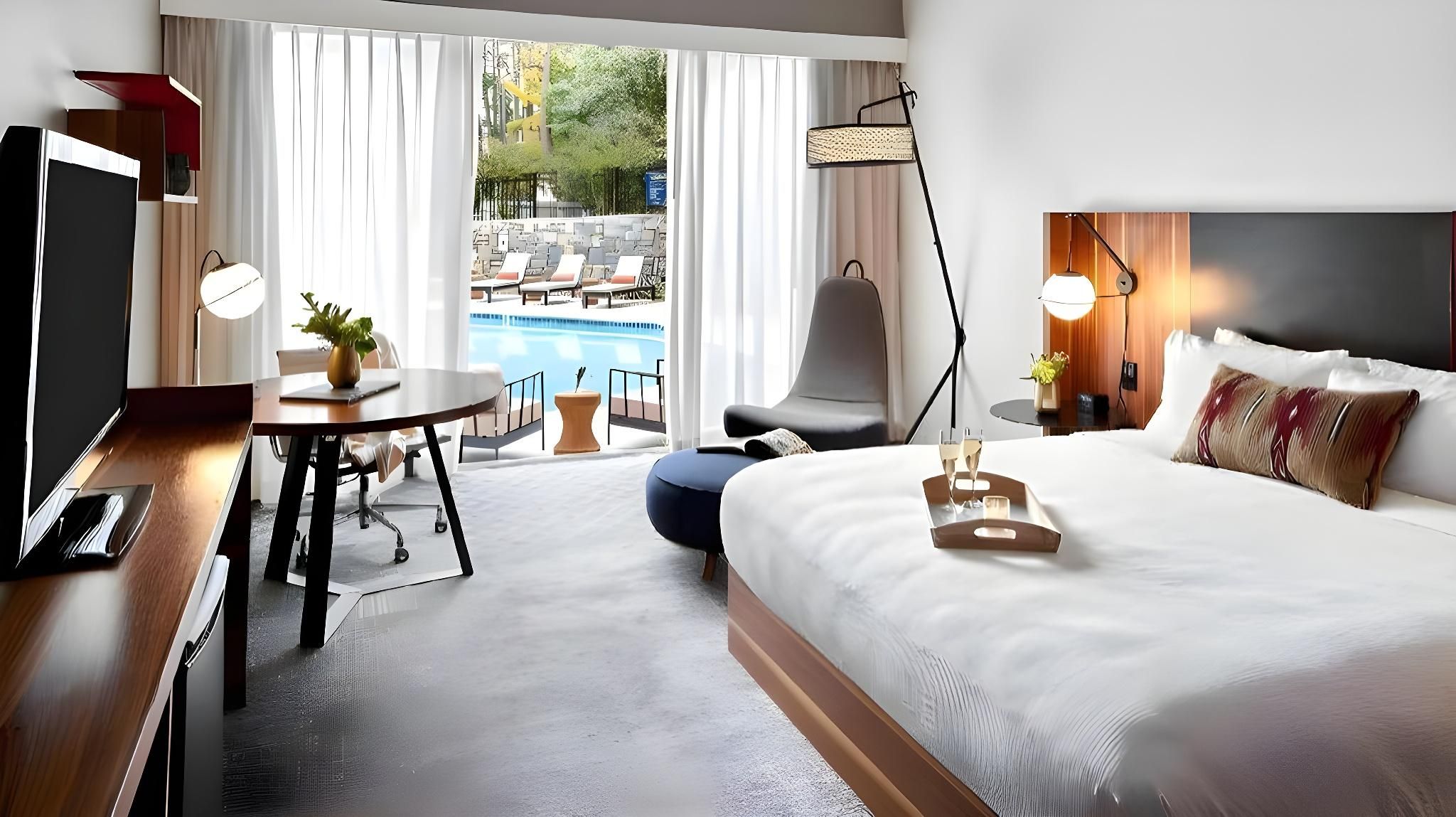 1 King Bed - Balcony