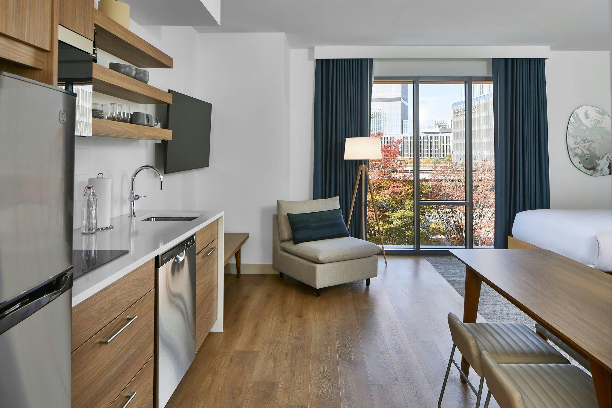 Studio 2 Queens, Studio, 2 Queen