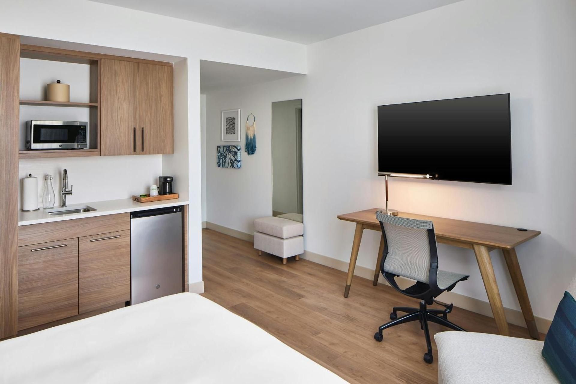 Corner King Room