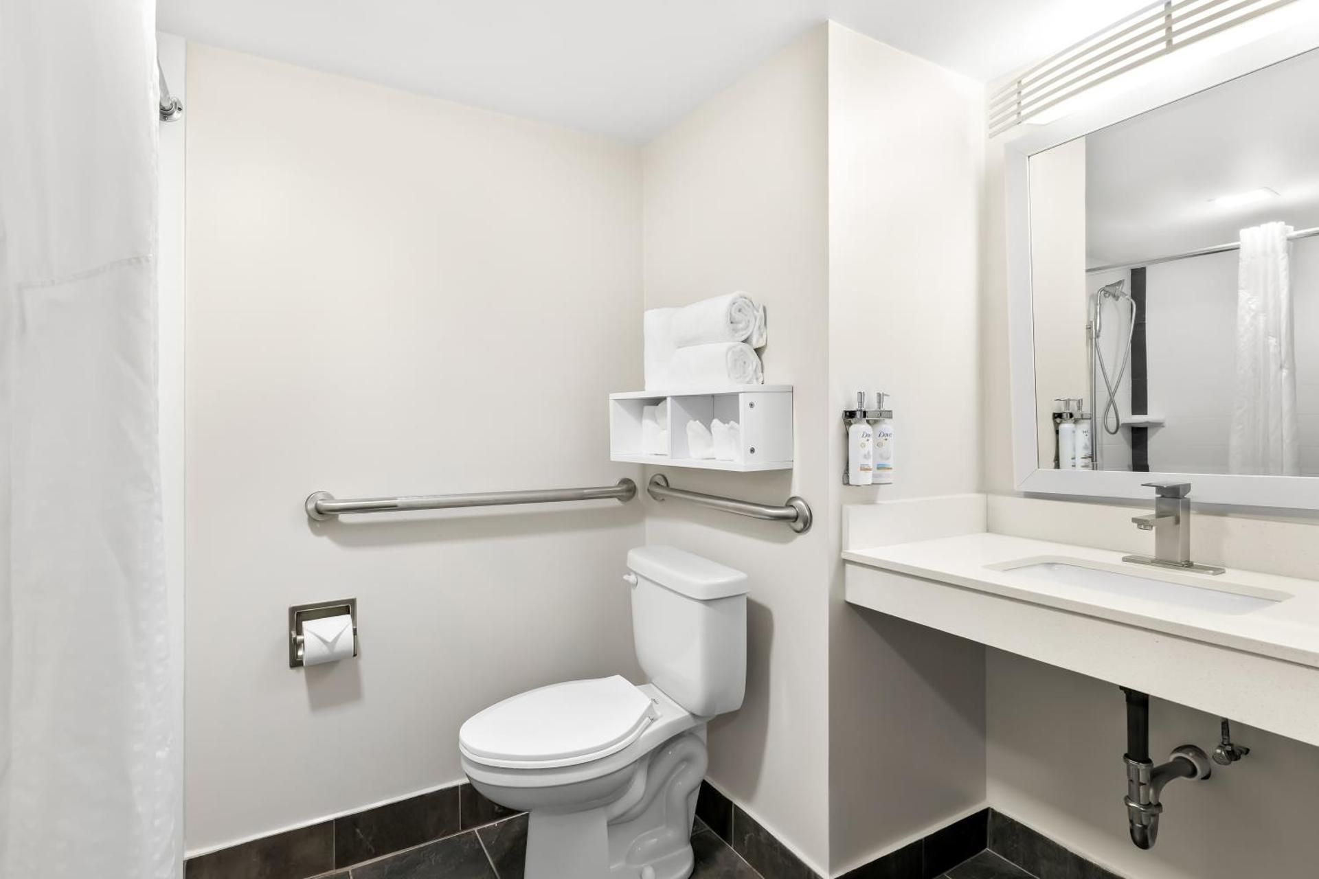 Queen Room - Disability Access