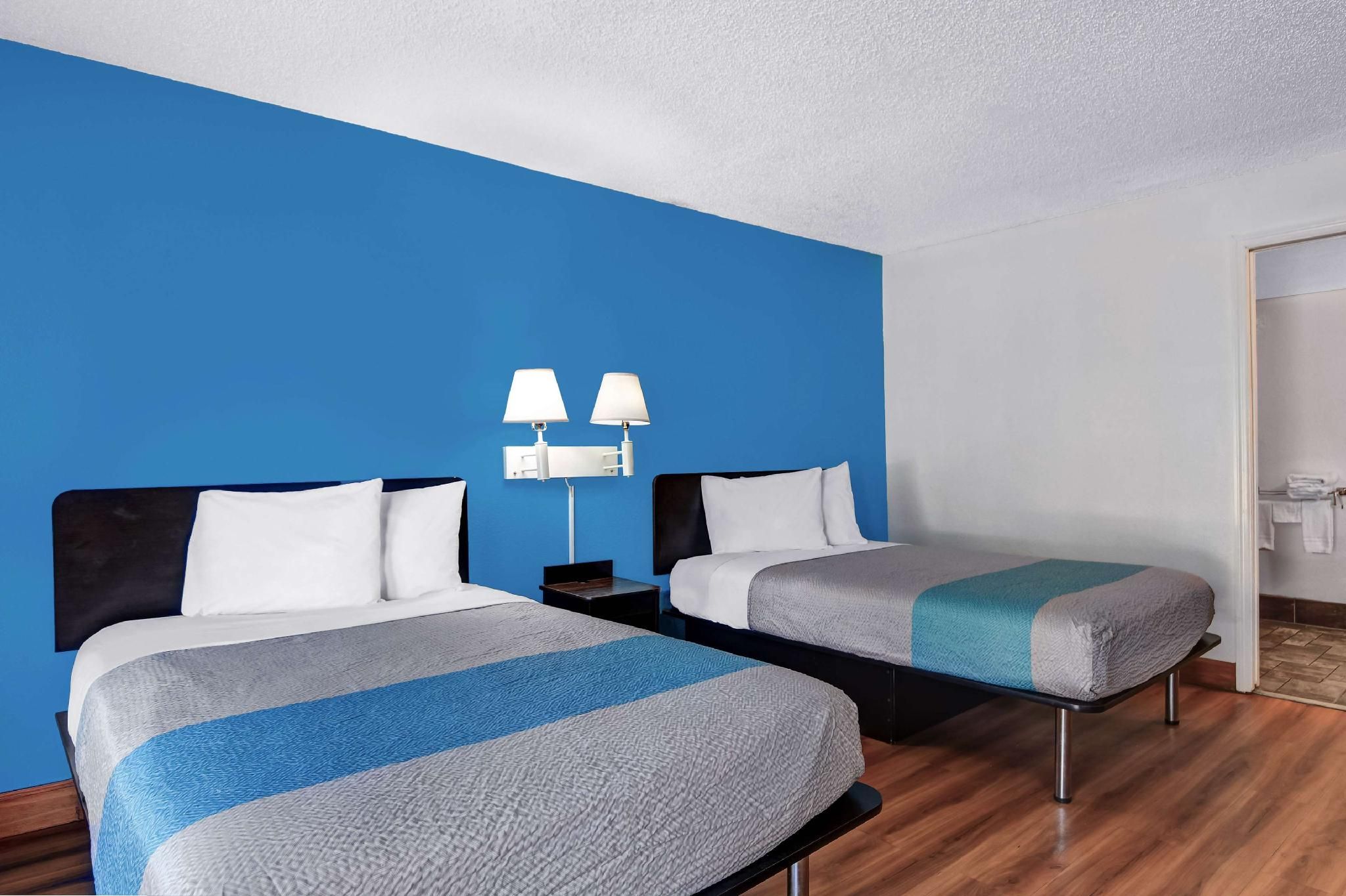 2 Full Beds | Mobility Access RI Shower Nsmk