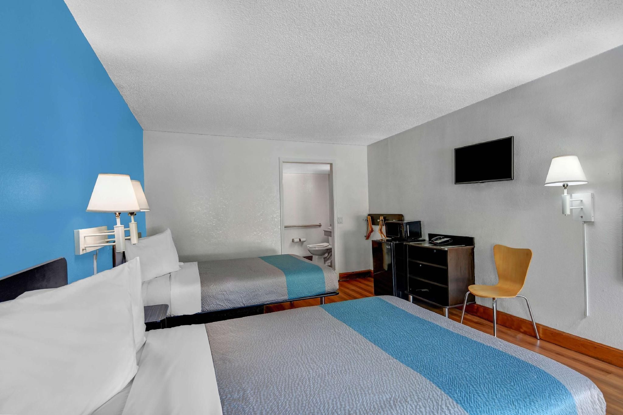 2 FULL BEDS | ACCESSIBLE, SMOKING