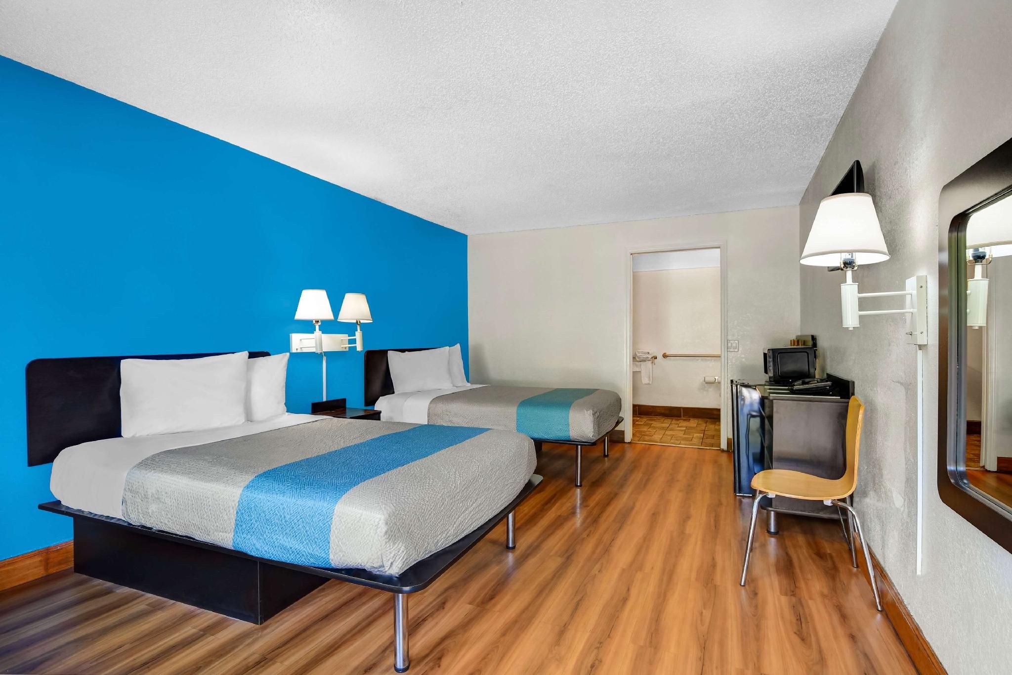 2 Full Beds | Mobility Access RI Shower Nsmk