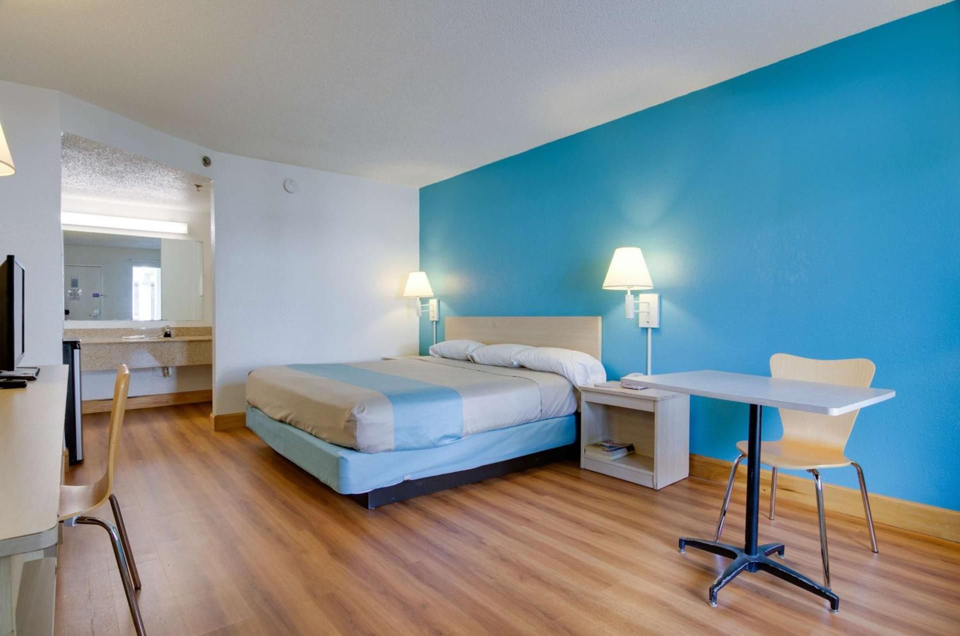 King Room - Disability Access - Non-Smoking