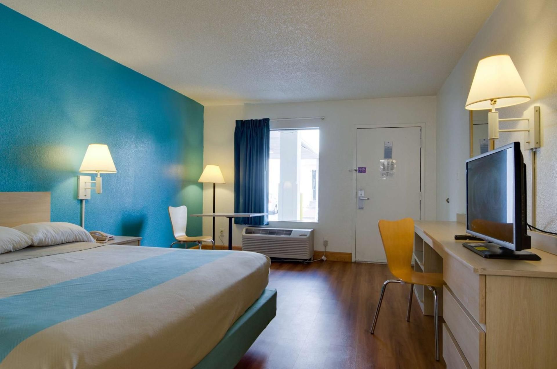 King Room - Disability Access - Non-Smoking