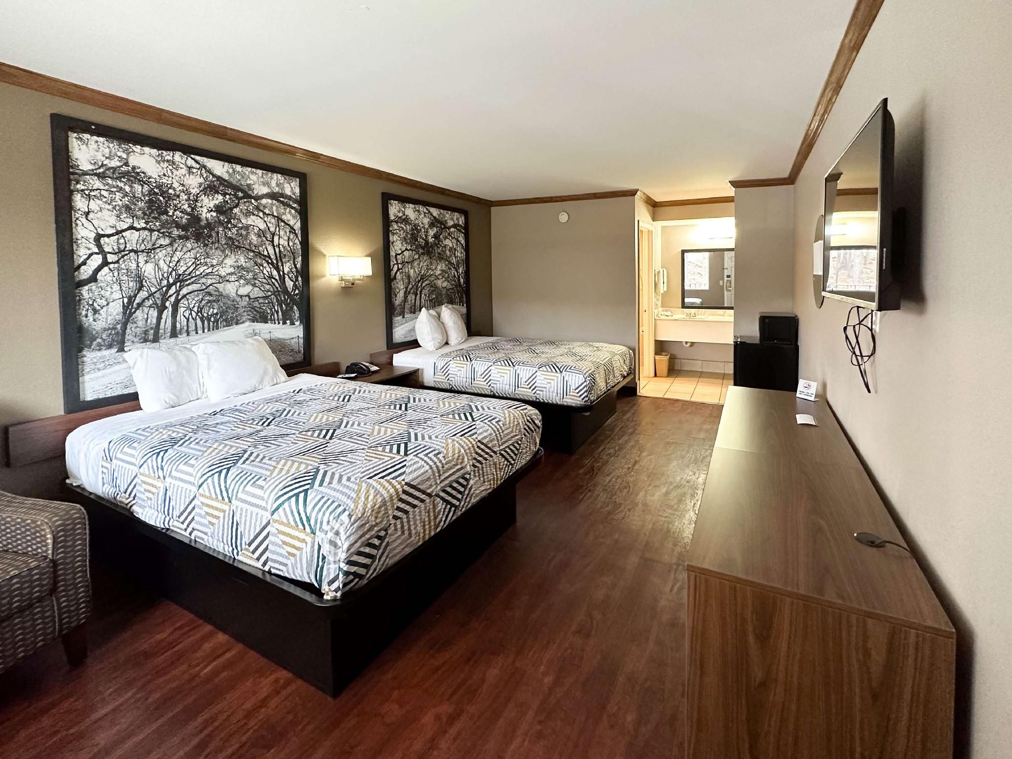 1 King Bed | Non-Smoking, Micfridge