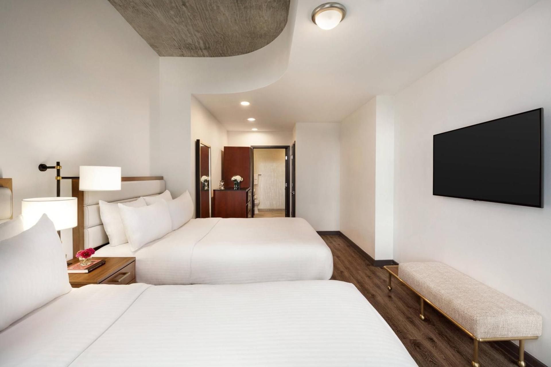 1 Bedroom Suite, 2 Queen, Sofa bed