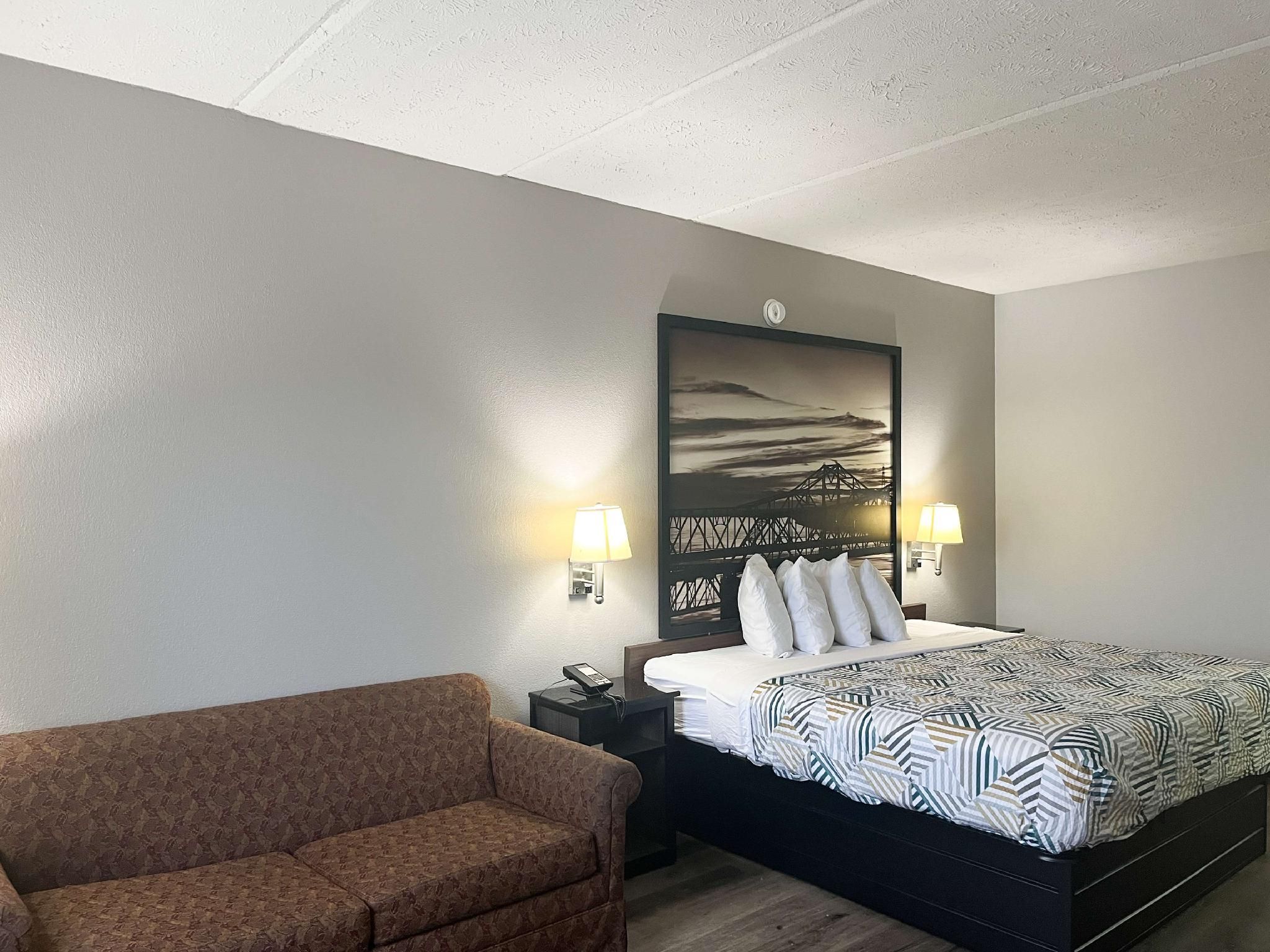 1 King Bed | Smoking, Micfridge