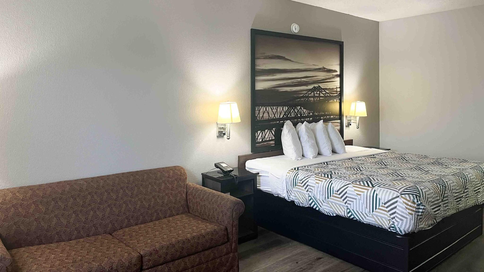1 King Bed | Mob Acc RI Shwr Nsmk Micfridg