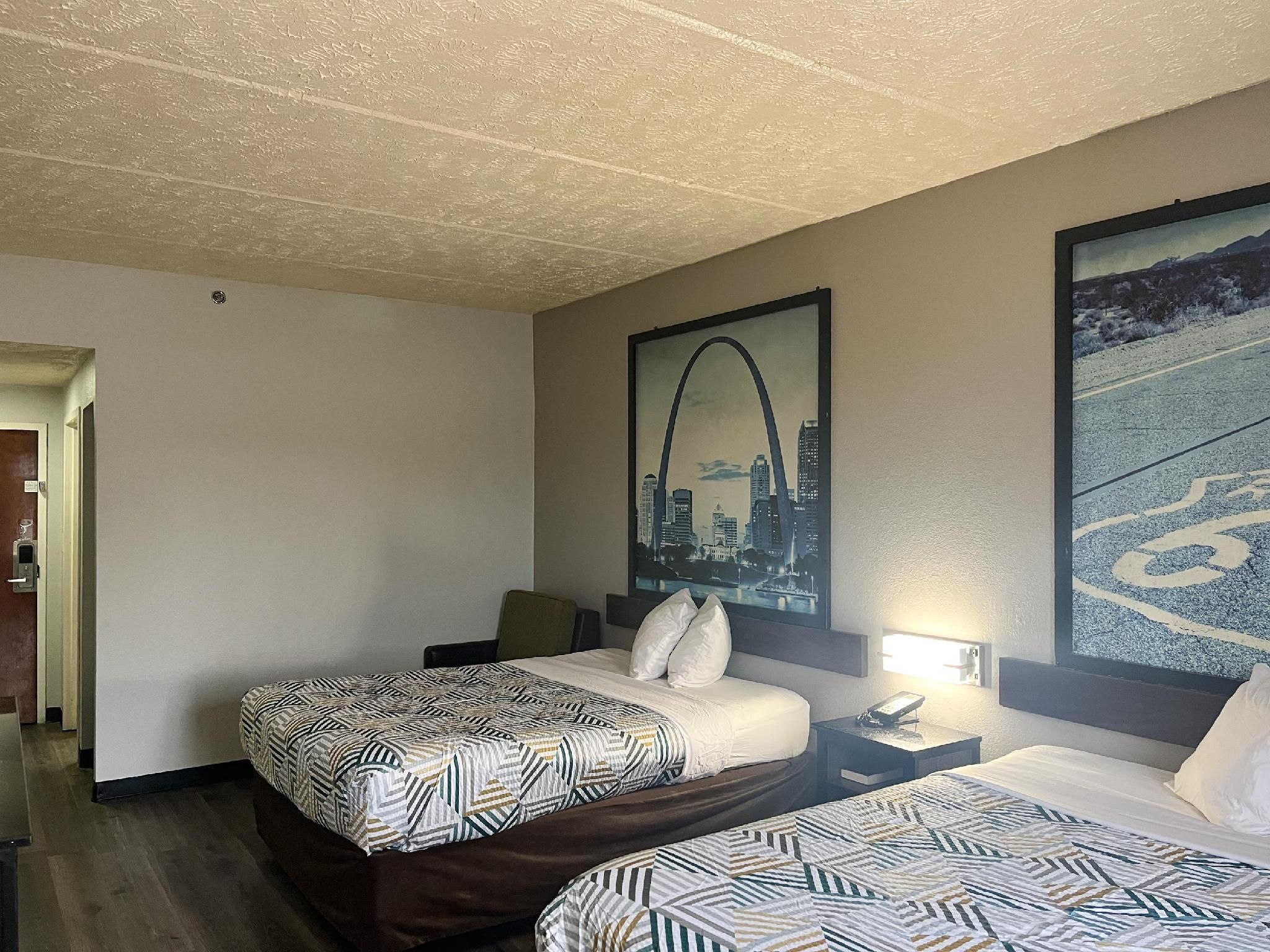 2 QUEEN BEDS | SUITE, SMK, KITCHEN