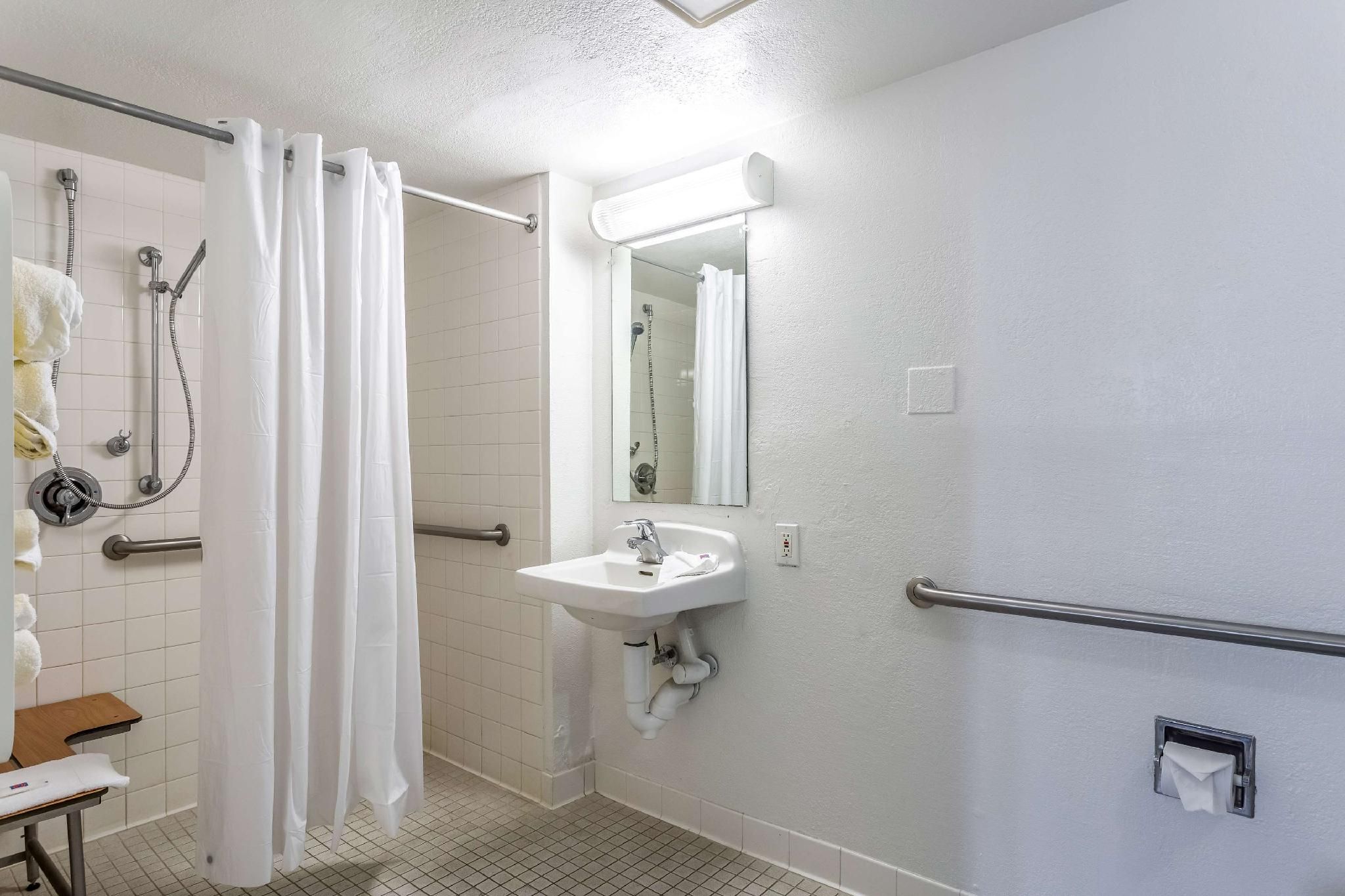 1 King Bed | Mobility Accessible RI Shower Nsmk