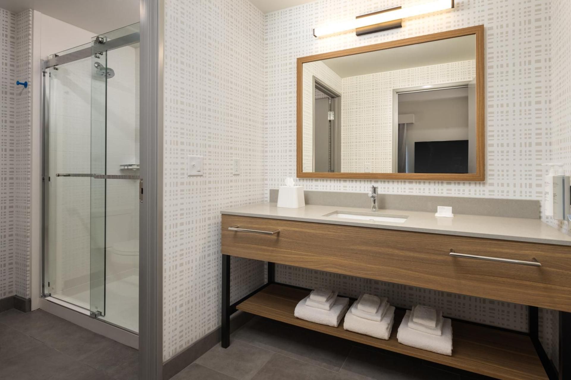 2 QUEEN ROOM NON SMOKING