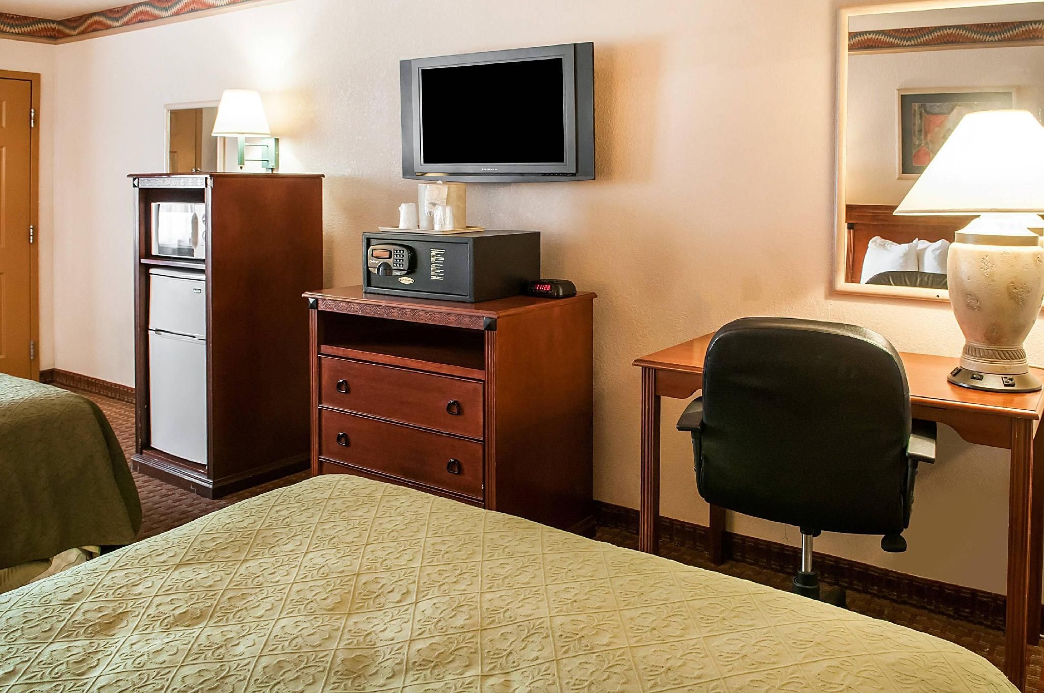 Quality Inn & Suites Las Cruces - University Area 2 Queen Beds, Nonsmoking 3