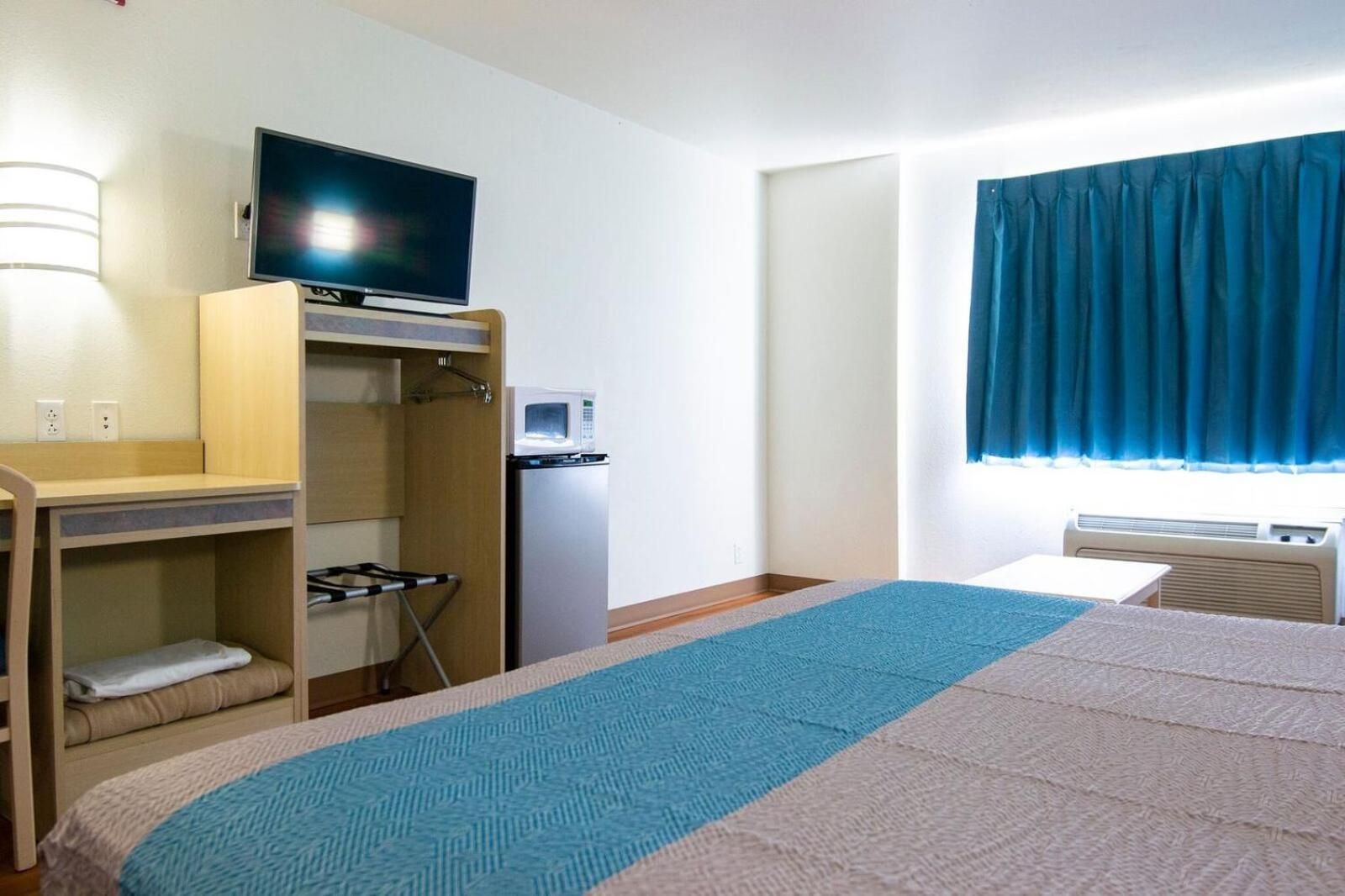 King Room - Disability Access - Non-Smoking
