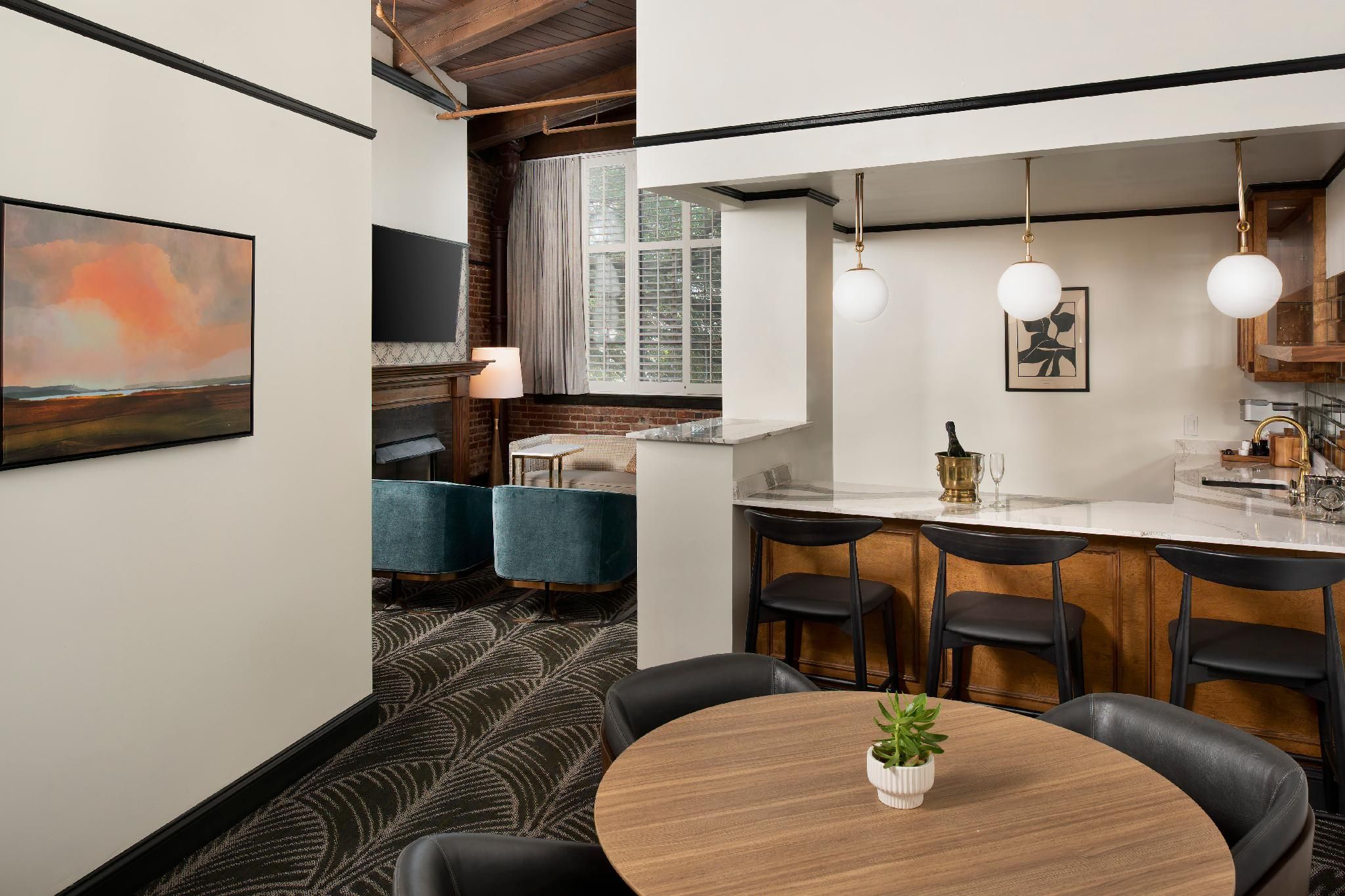 Admiral Suite