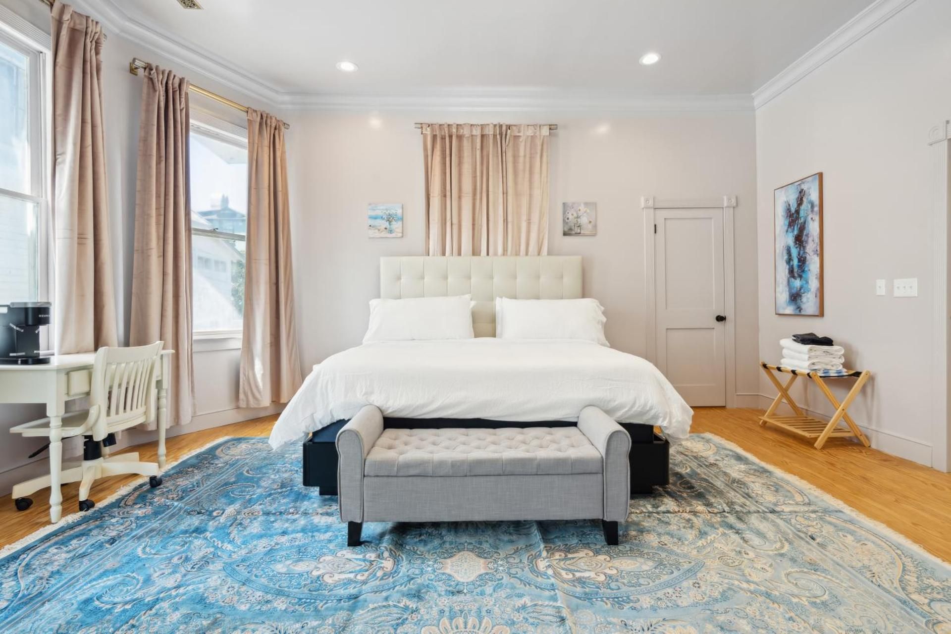 DELUXE APARTMENT
