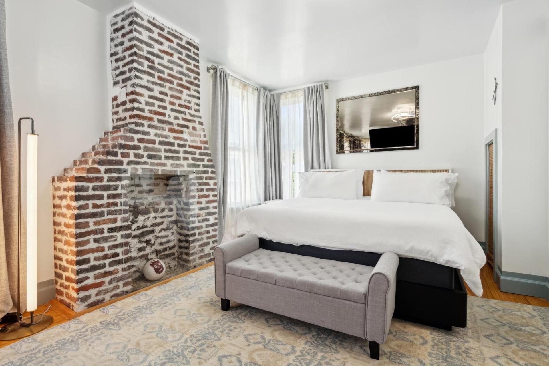 One-Bedroom Apartment with Balcony