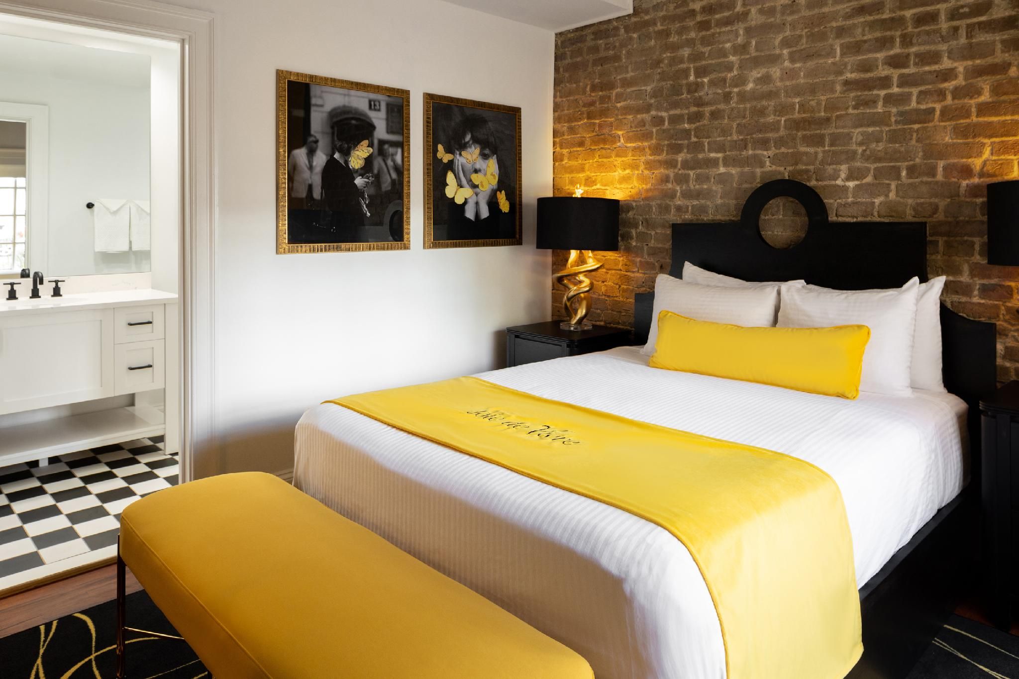 The Vendue, Downtown Art Hotel Enclave Queen Room 2