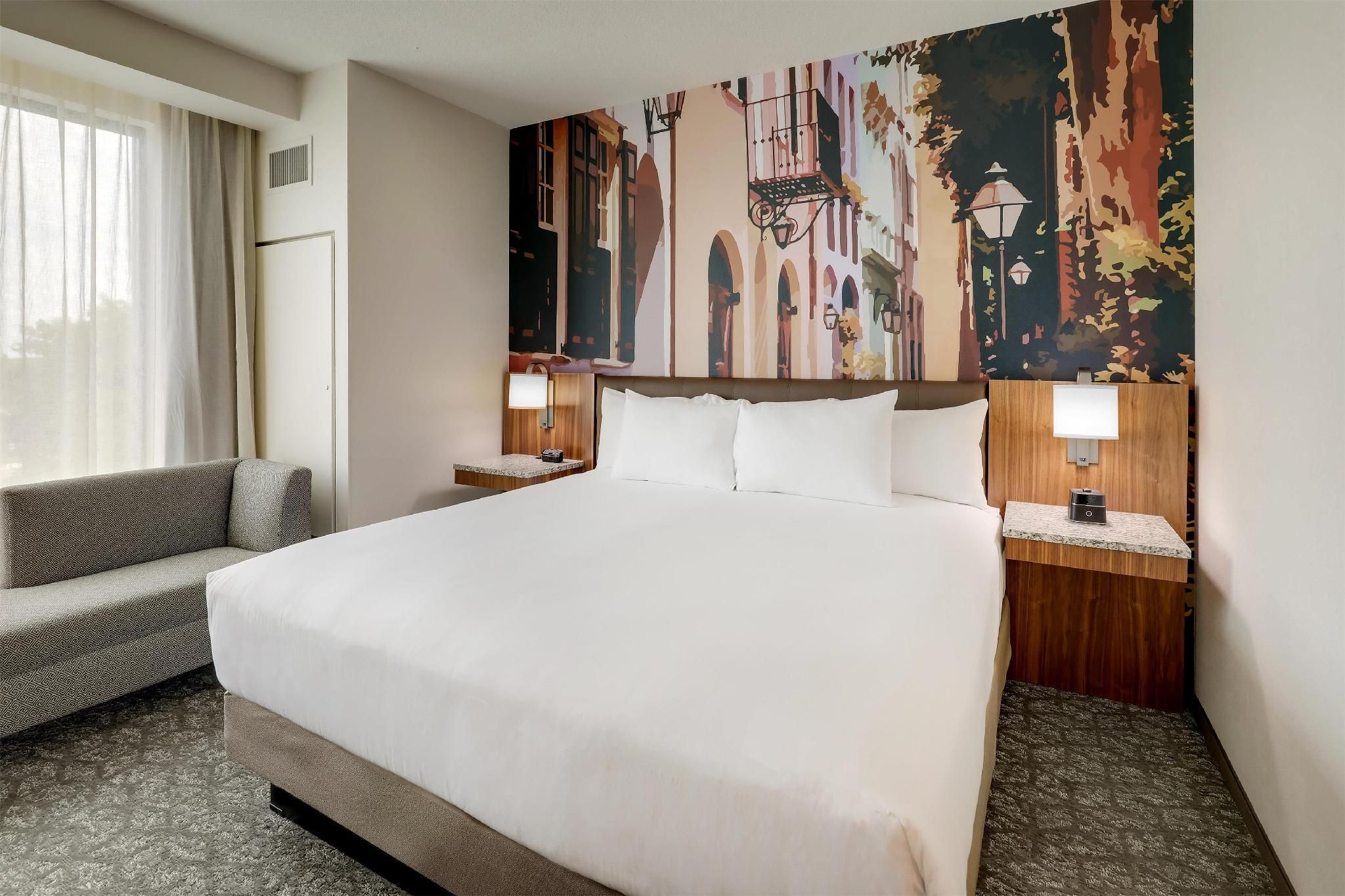 Upper Floor Deluxe King Room - Hearing Accessible