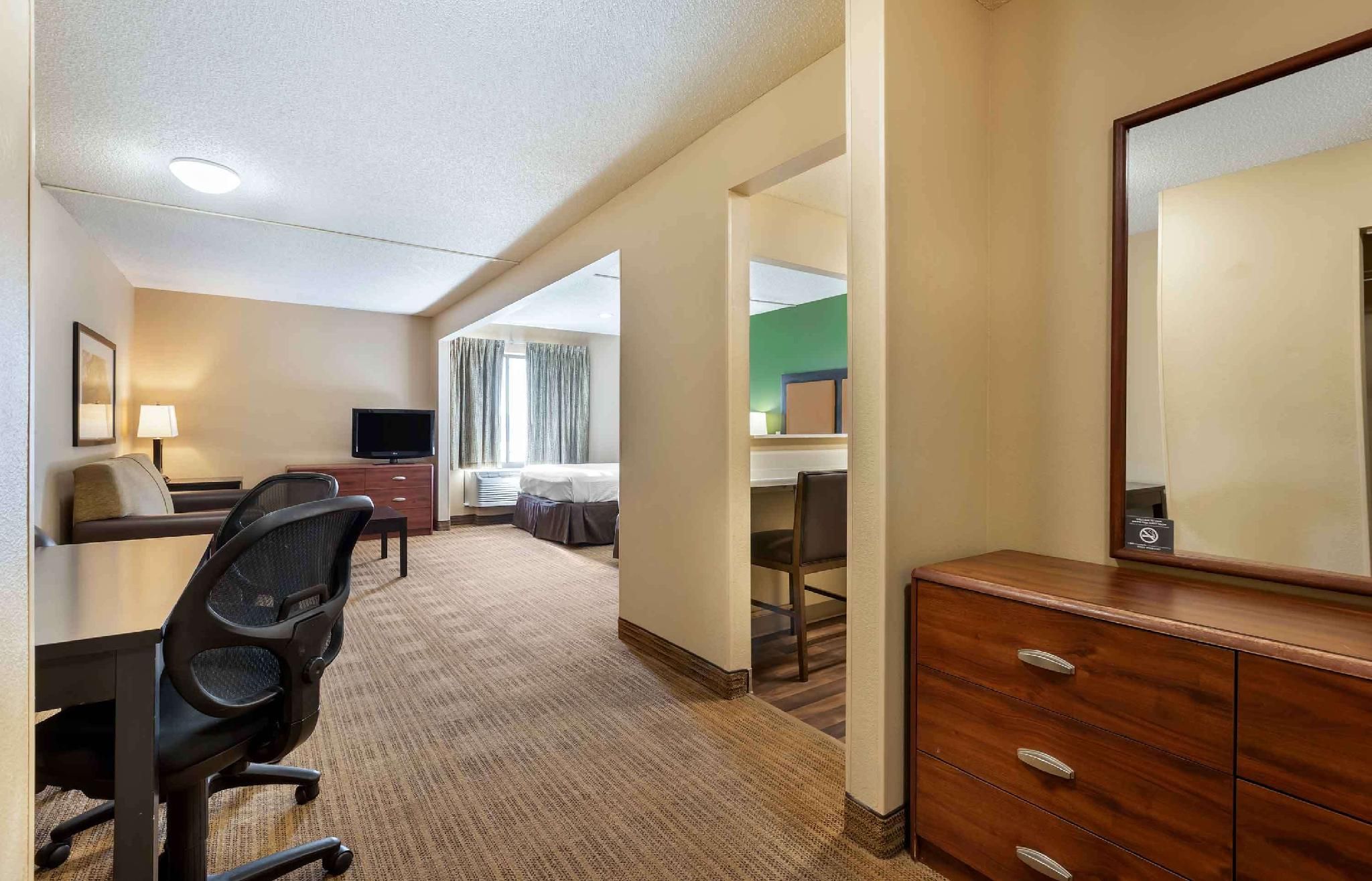 Deluxe Studio with 2 Double Beds - Non-Smoking