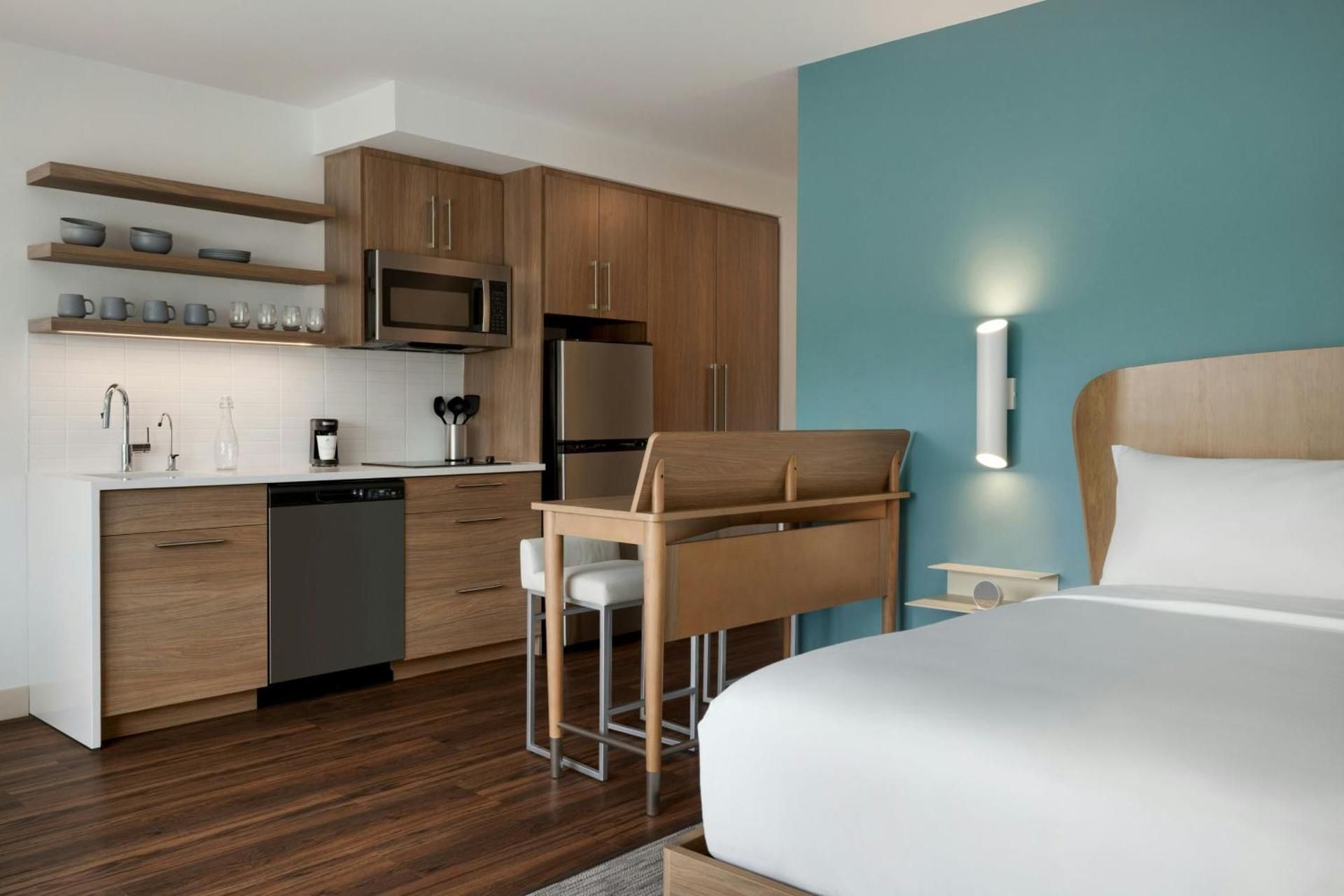 King Studio with Sofa Bed and Adapted Tub - Mobility Accessible