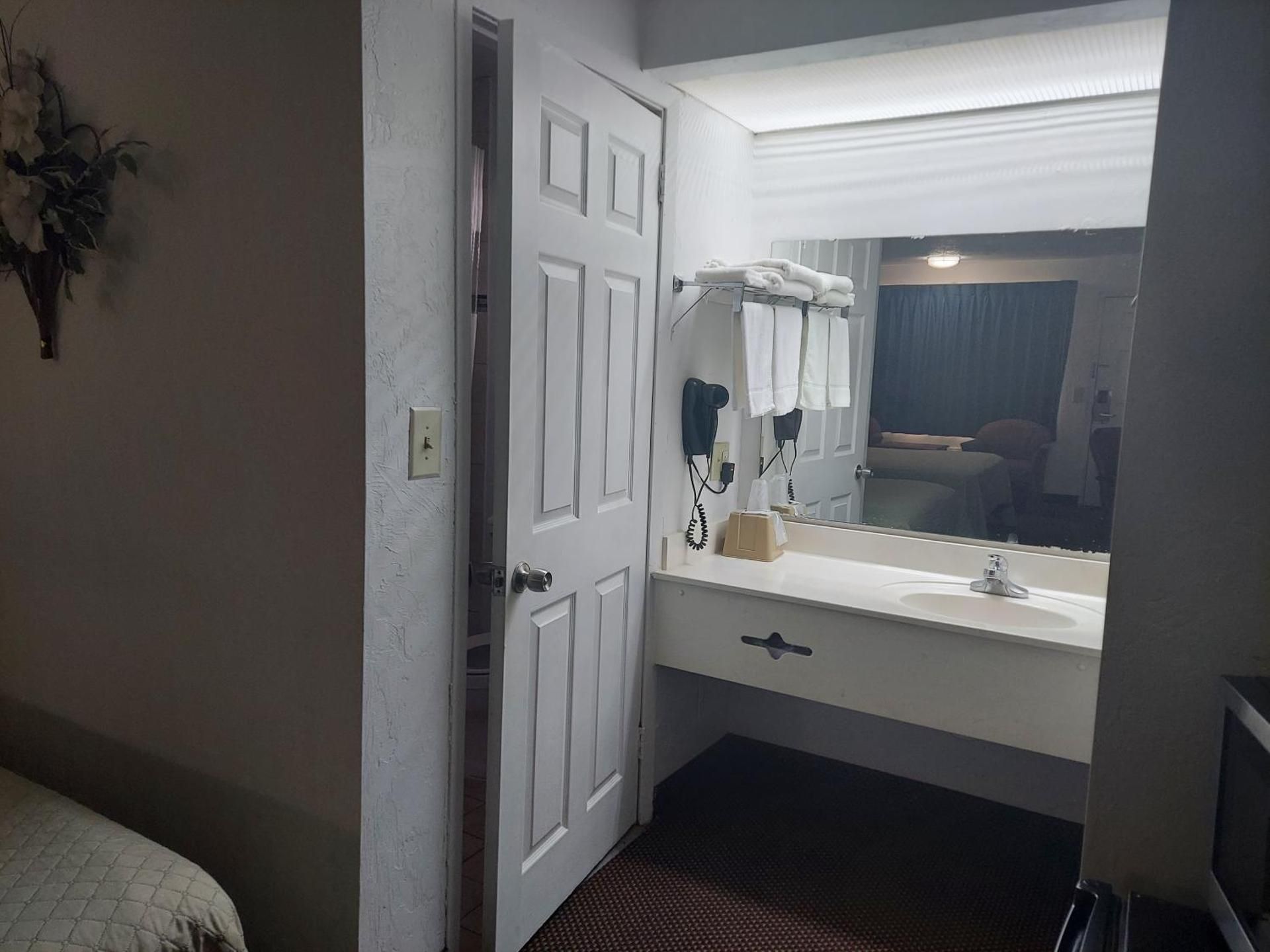 Queen Room with Two Queen Beds - Non-Smoking-Non-pet