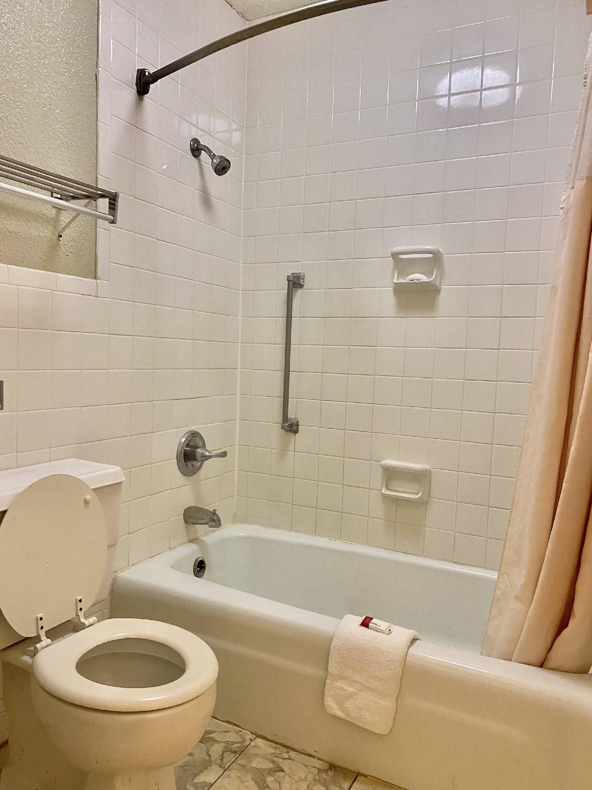 Motel 6 Forrest City, AR Deluxe Queen Room with Two Queen Beds - Smoking 3