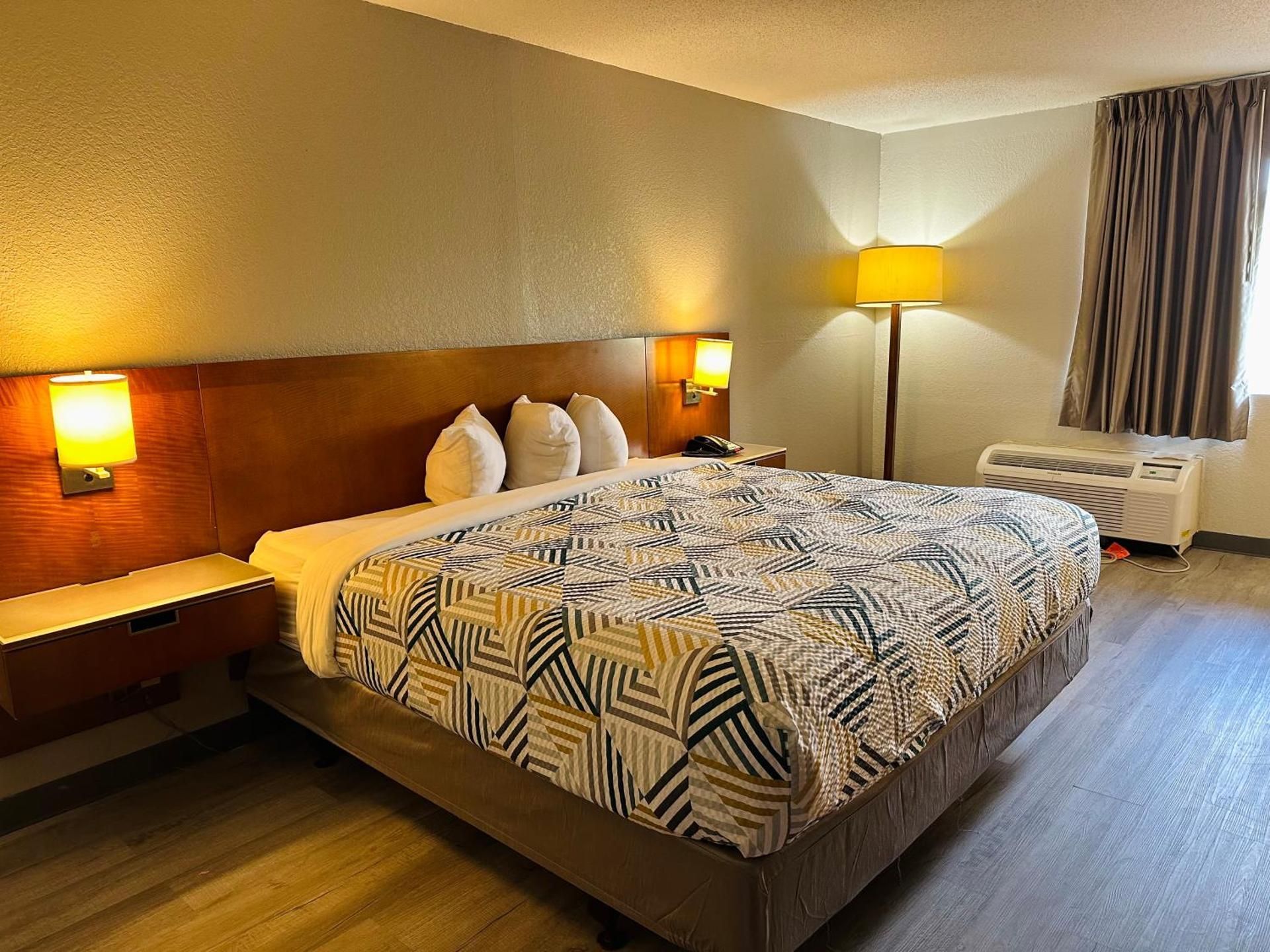 King Room - Disability Access - Non-Smoking