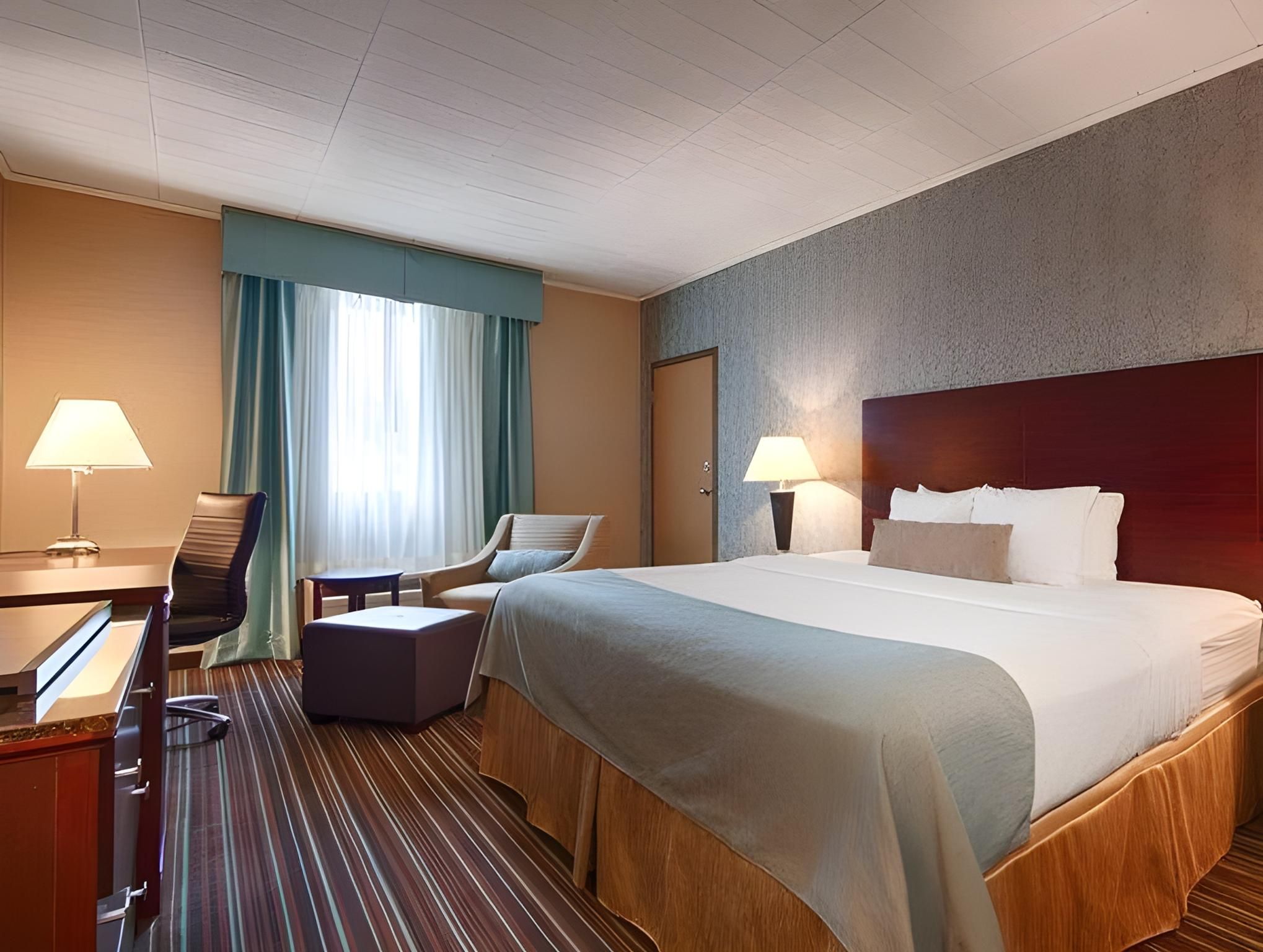 Spark by Hilton Lockport King Suite 2