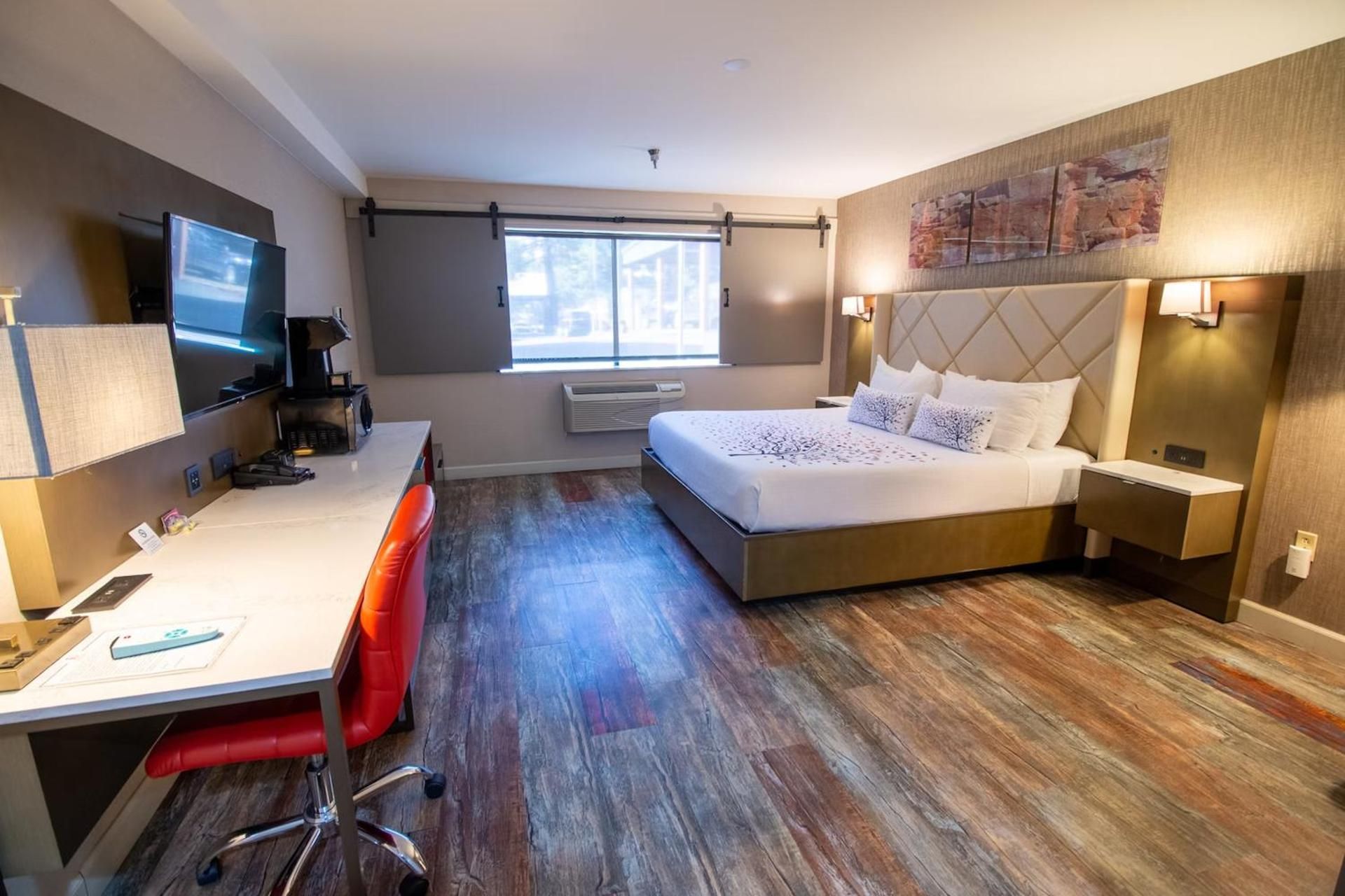 Deluxe King Room with Bath Tub - Mobility Access