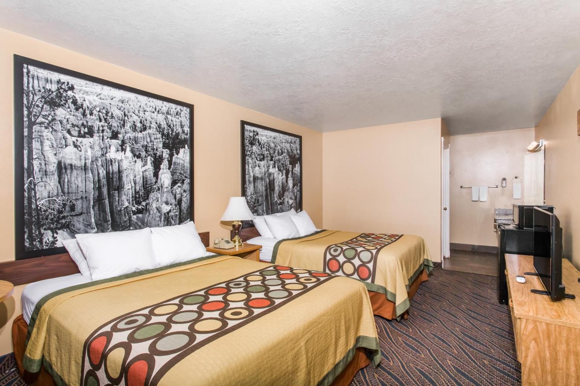 Queen Room with Two Queen Beds - Pet Friendly/Non-Smoking