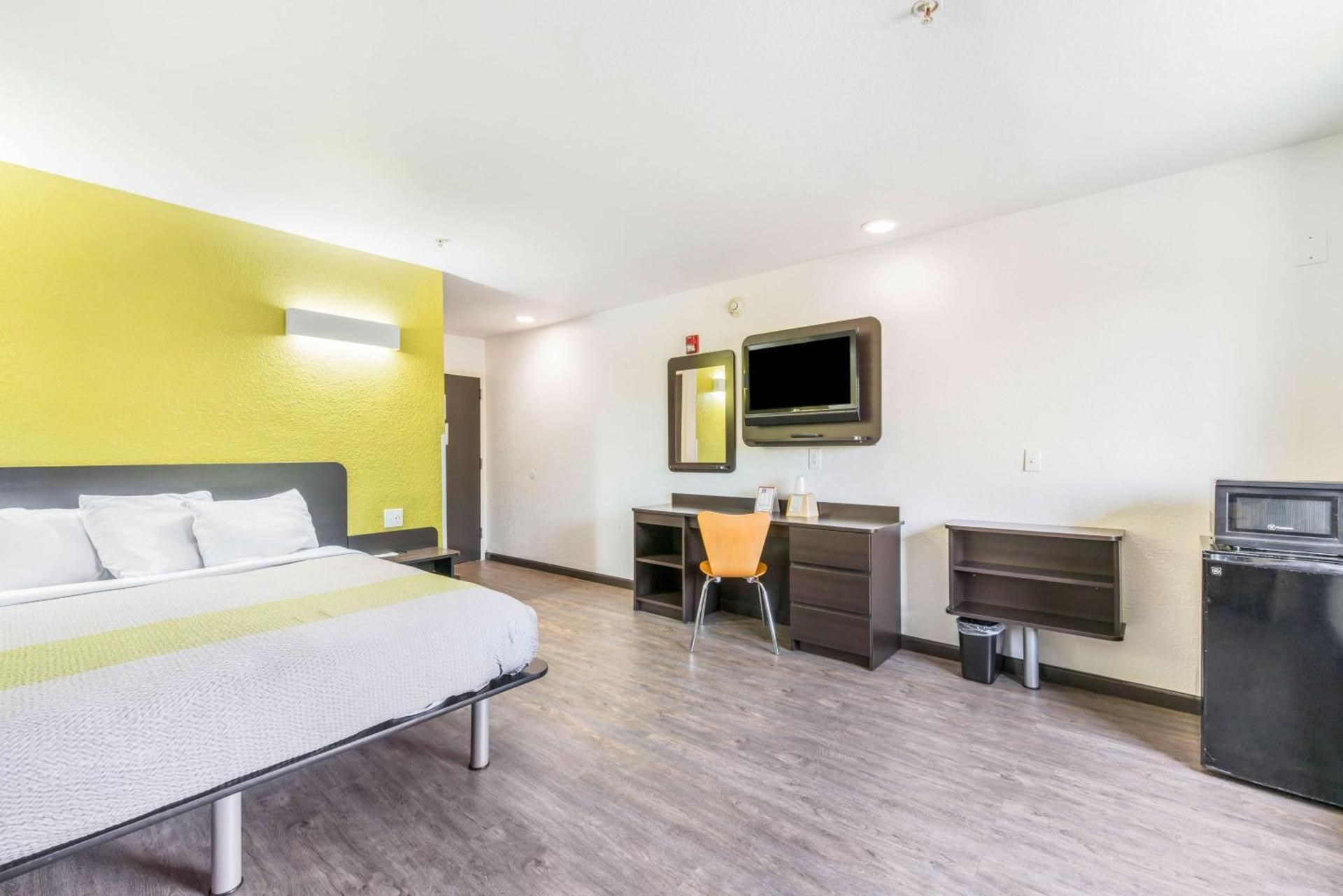 1 QUEEN BED | NON-SMOKING