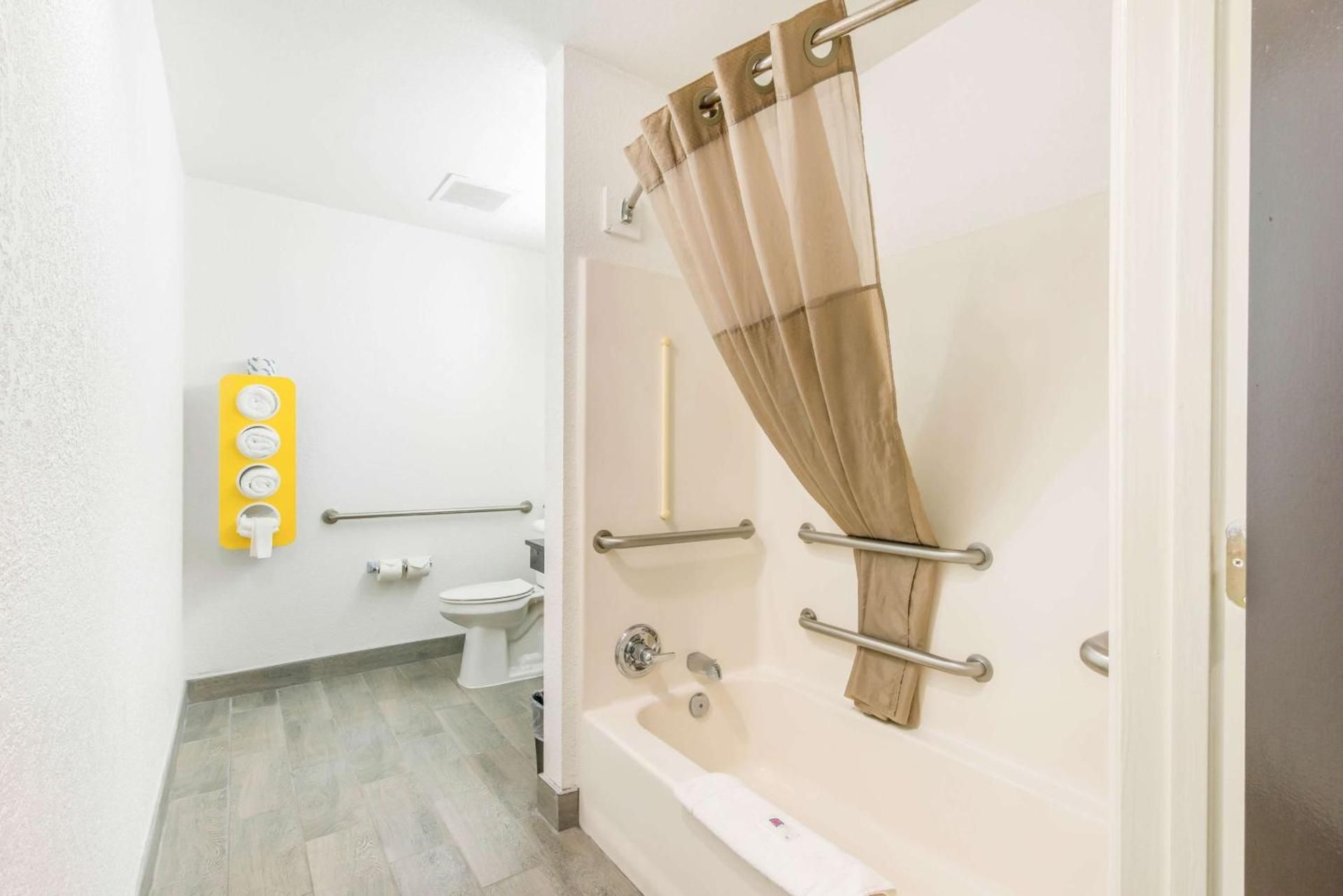 King Room - Disability Access - Non-Smoking