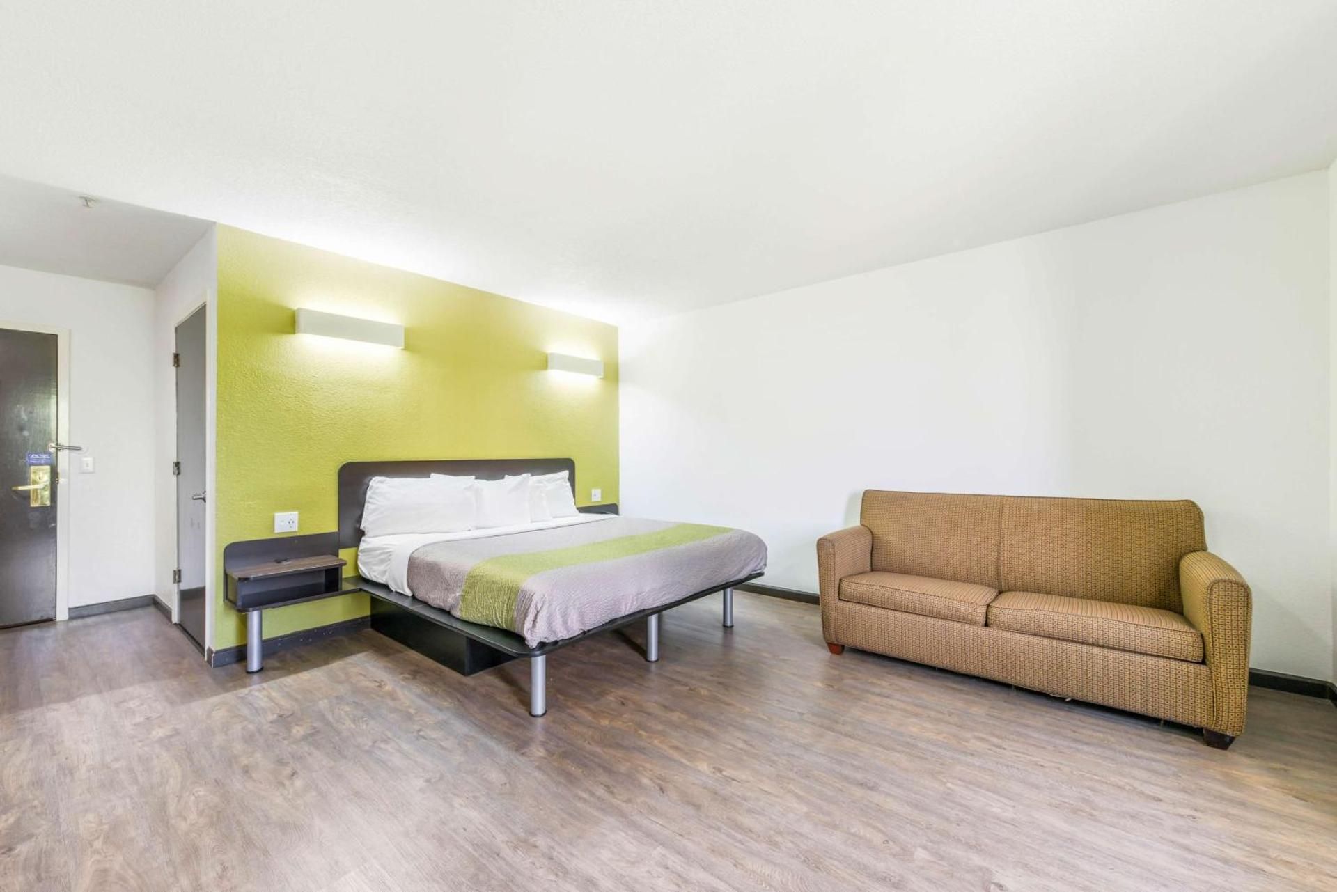 King Room - Disability Access - Non-Smoking