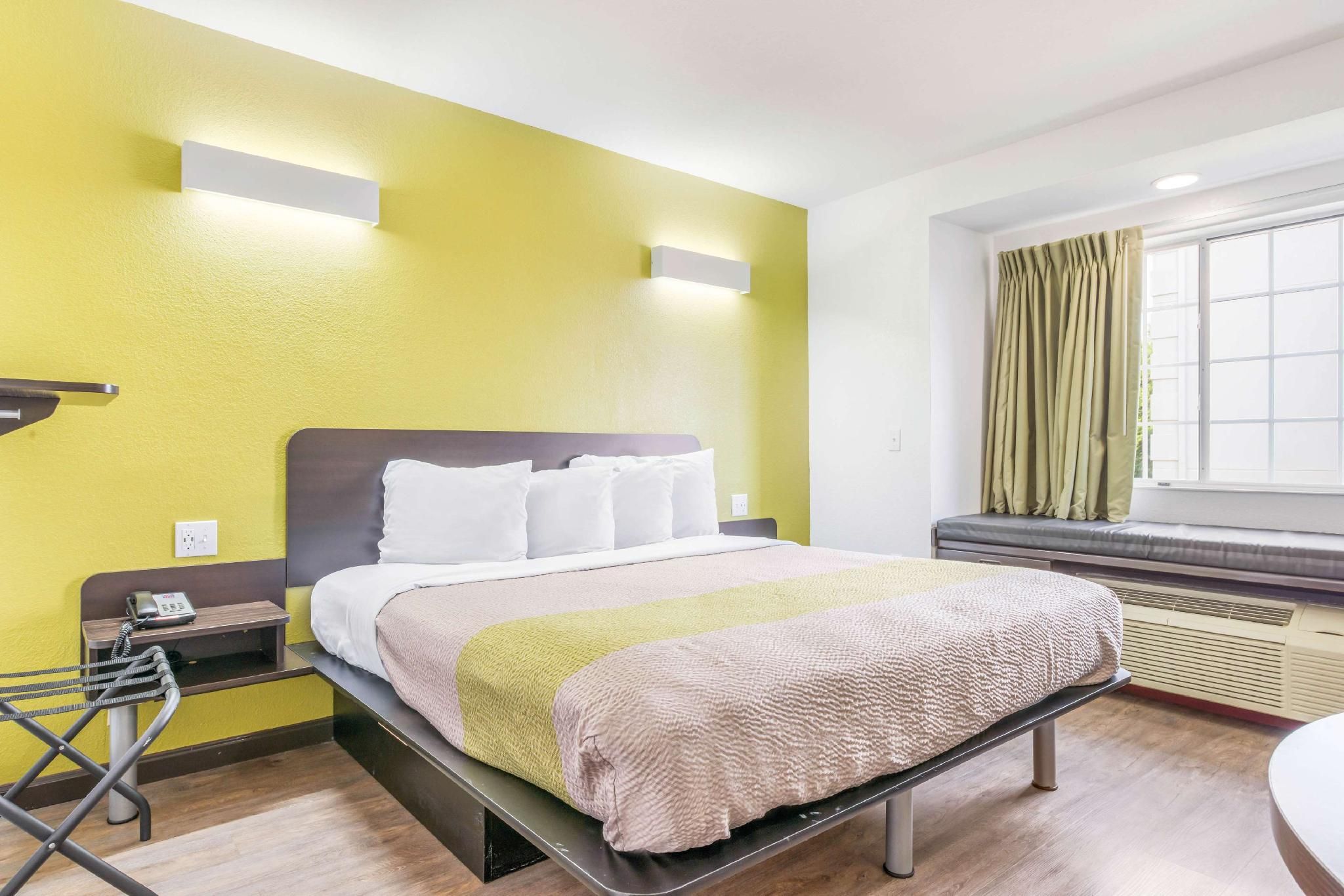1 King Bed | Mobility Accessible RI Shower Nsmk